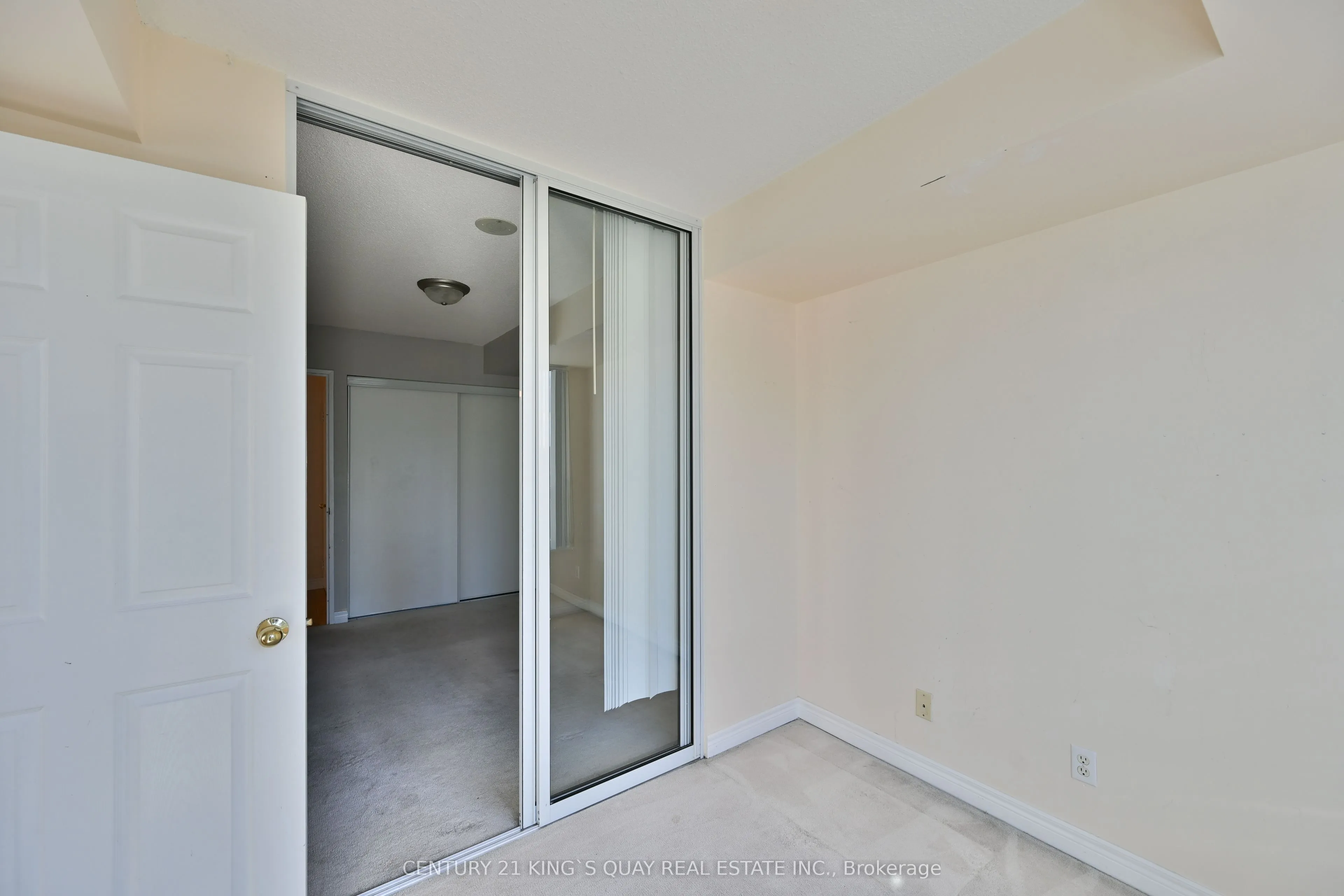 18 Parkview Avenue, #907