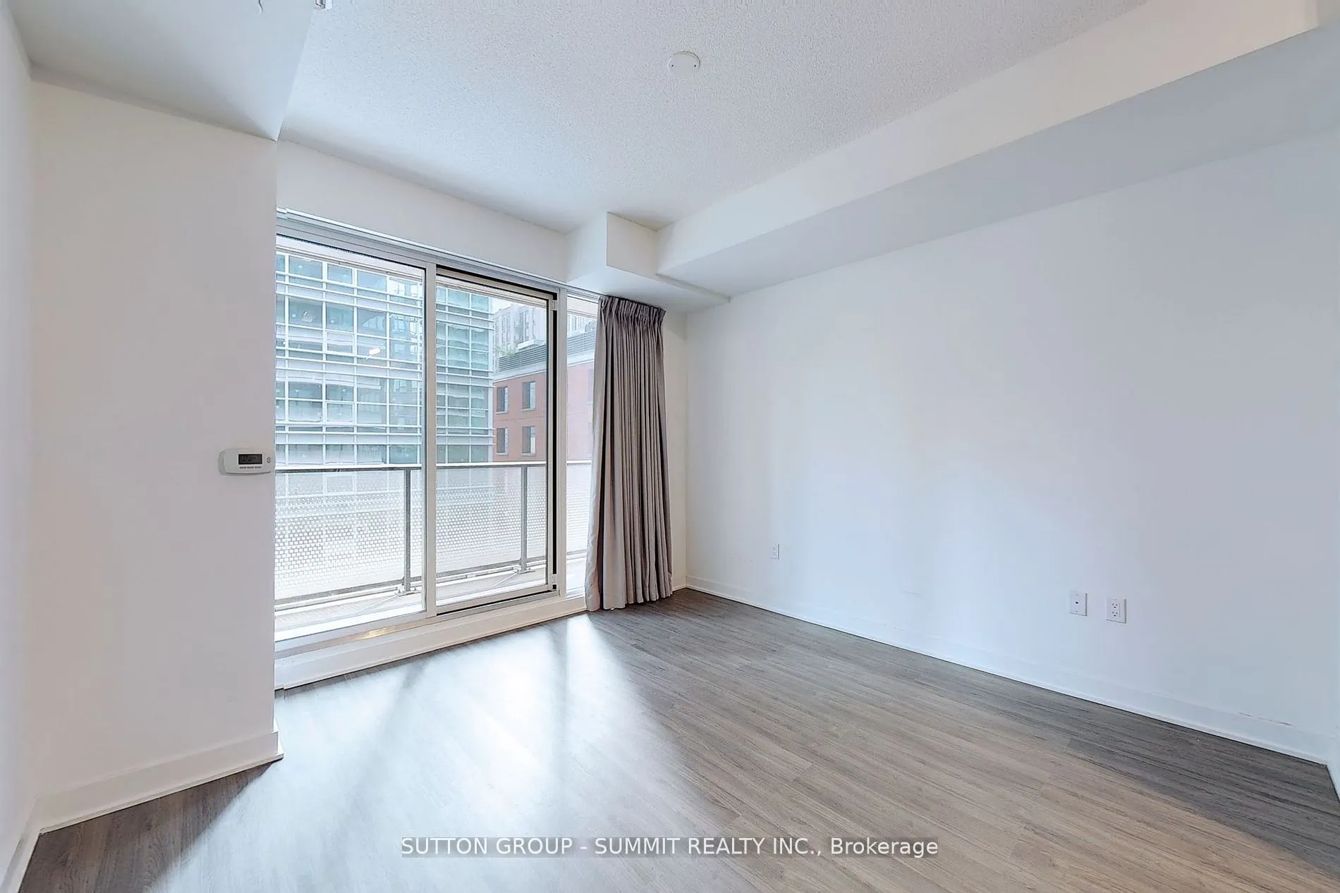 125 Blue Jays Way, #907