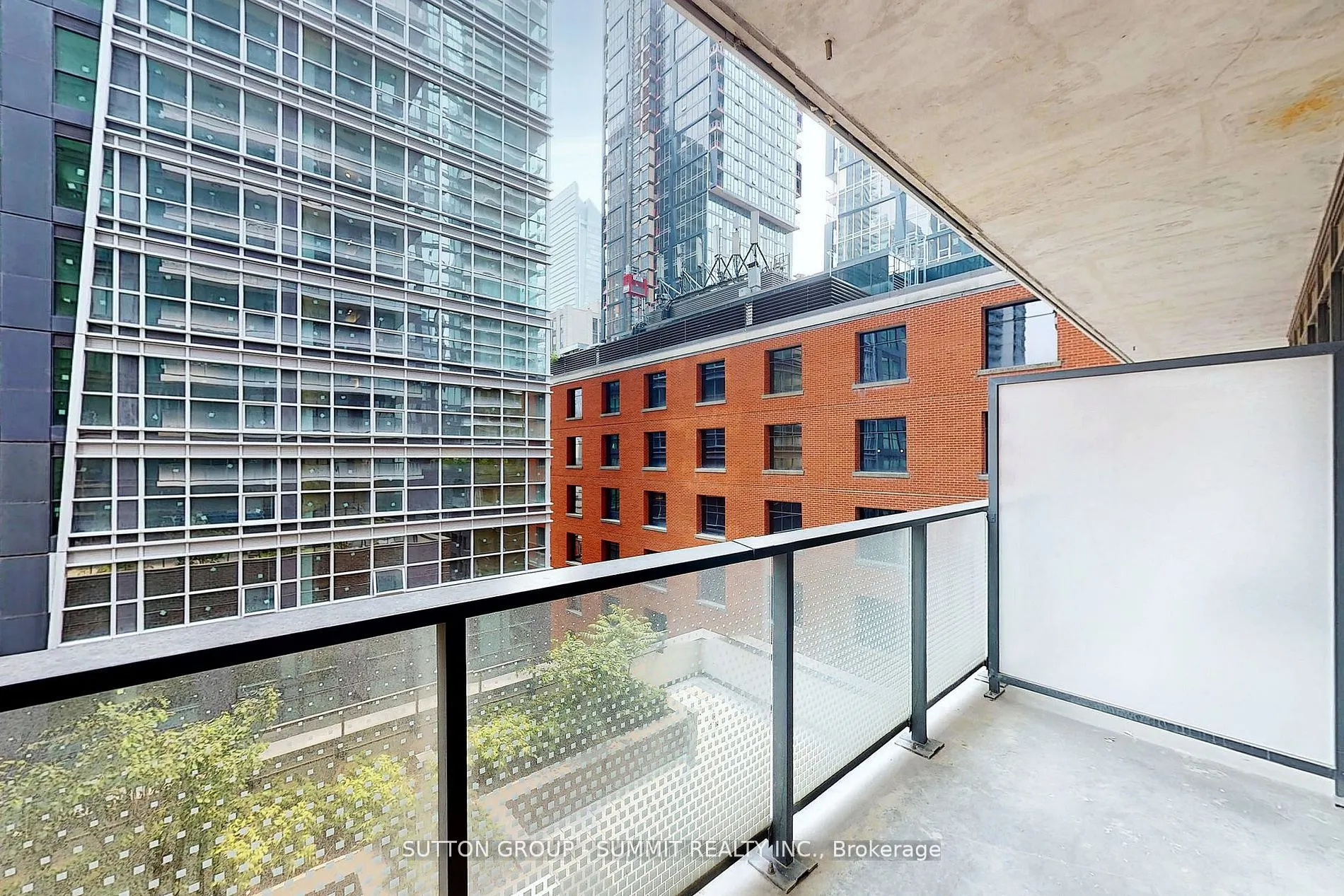 125 Blue Jays Way, #907