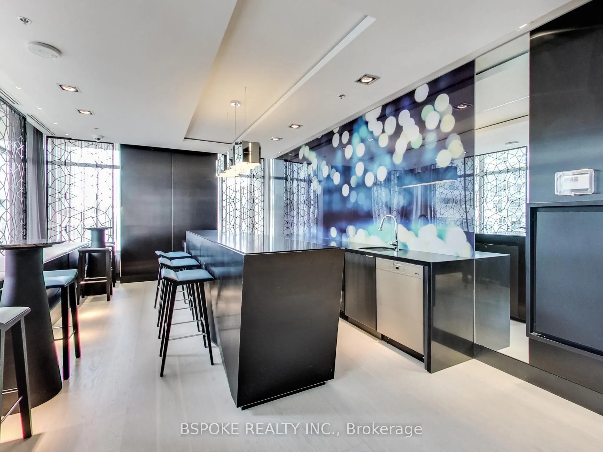 199 Richmond Street W, #518