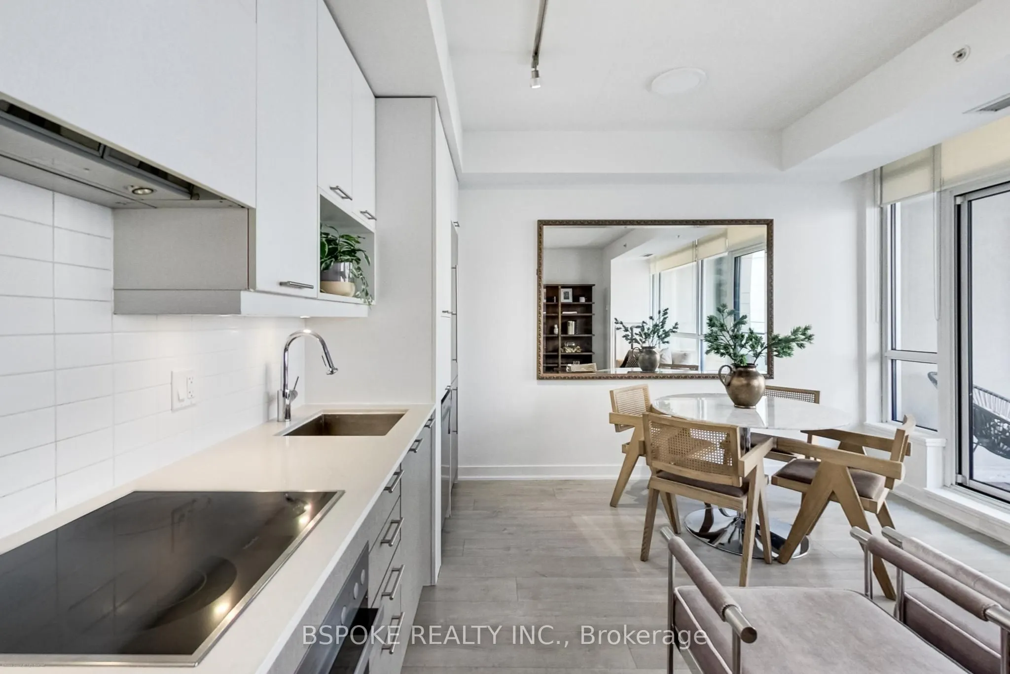 199 Richmond Street W, #518