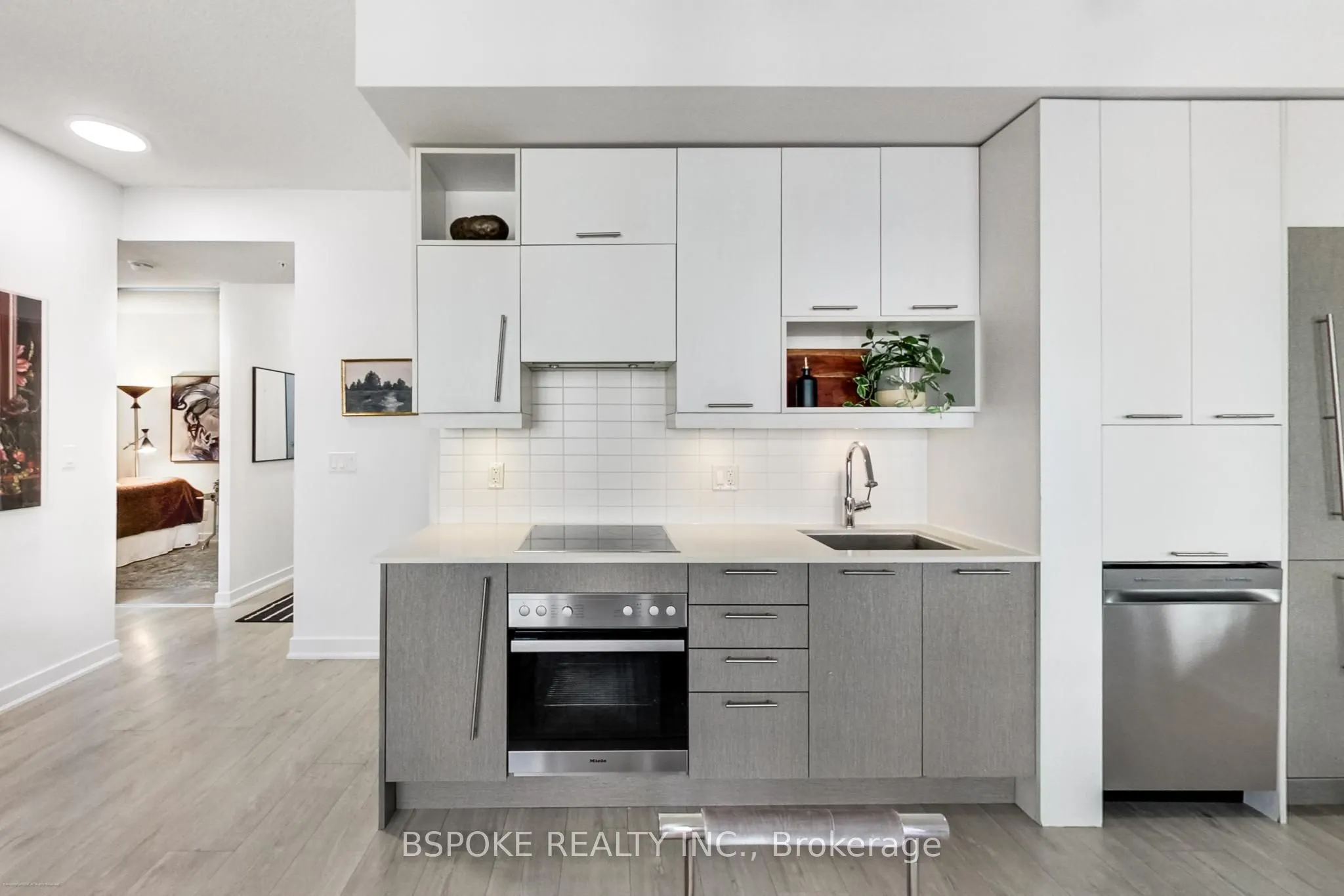 199 Richmond Street W, #518
