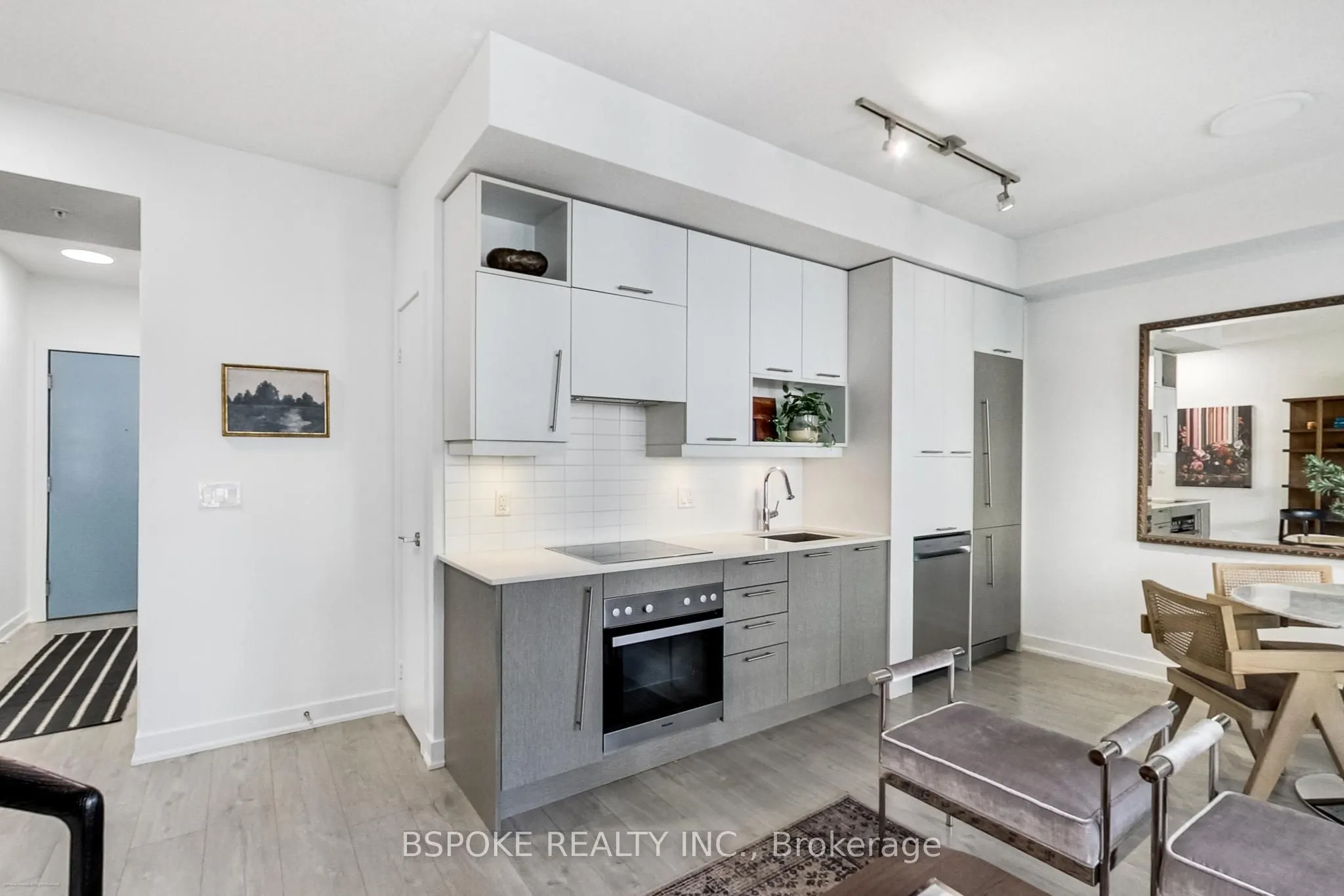 199 Richmond Street W, #518