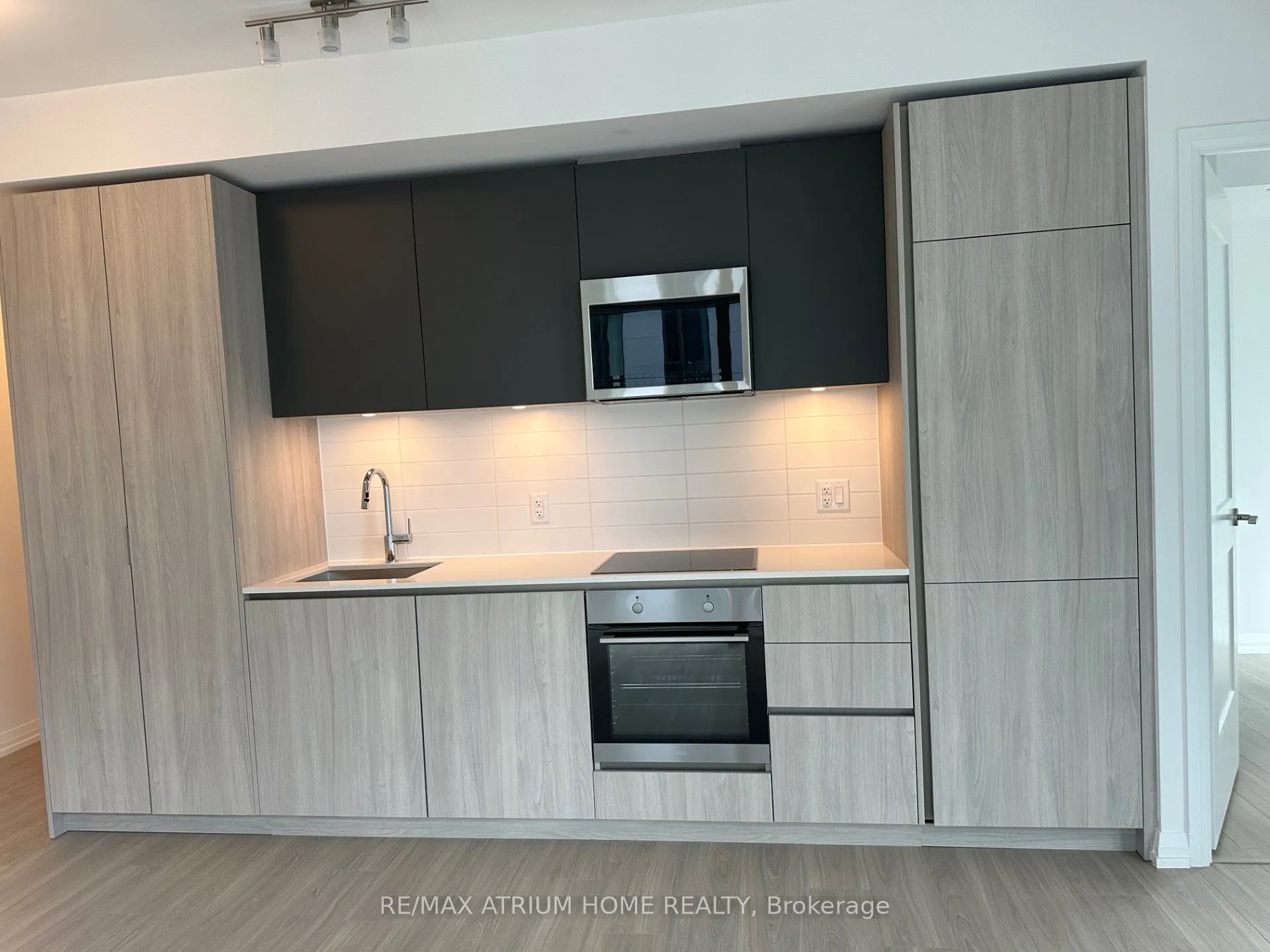 8 Widmer Street, #3703