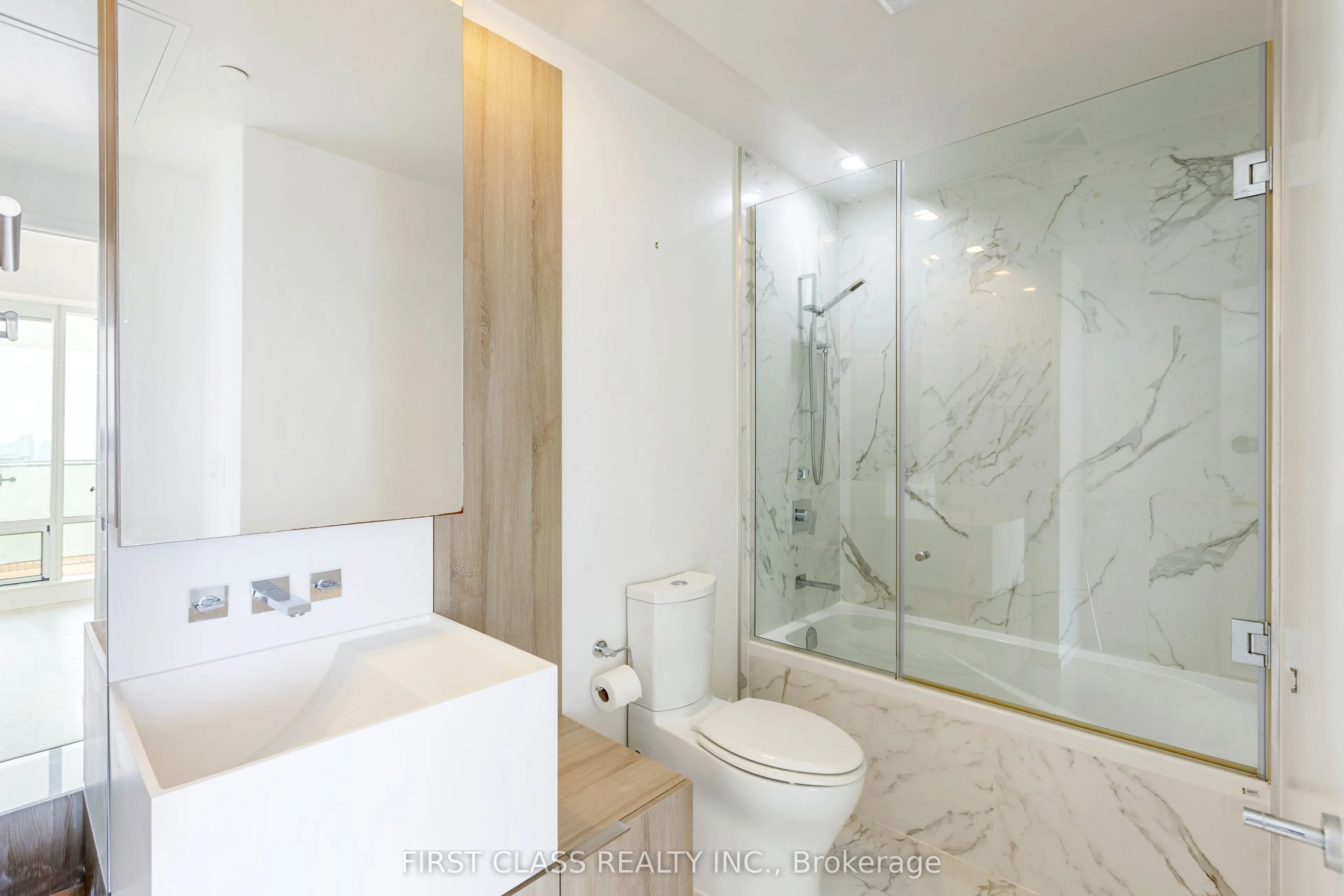 1 Bloor Street E, #5305