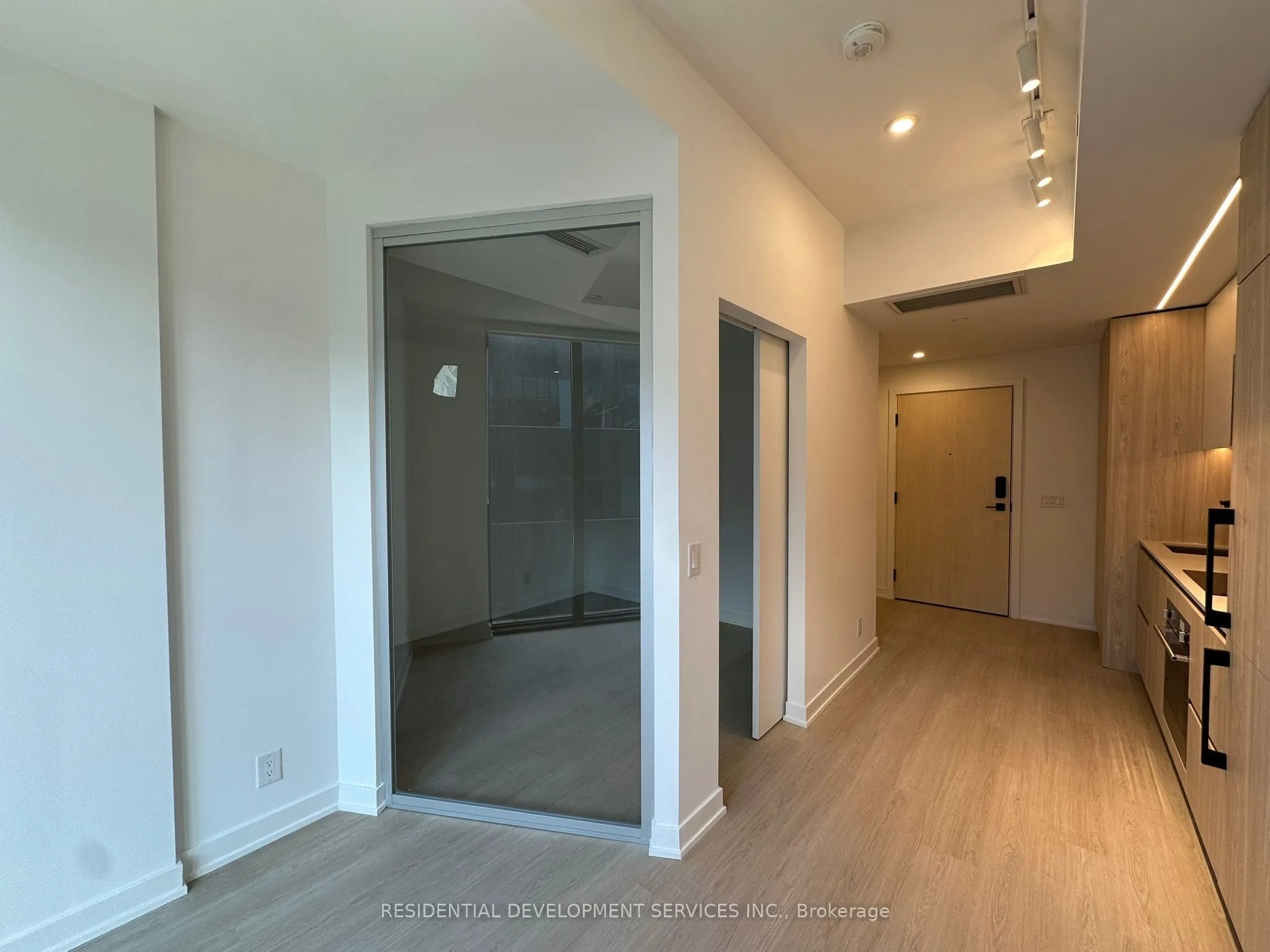 699 Sheppard Avenue E, #712
