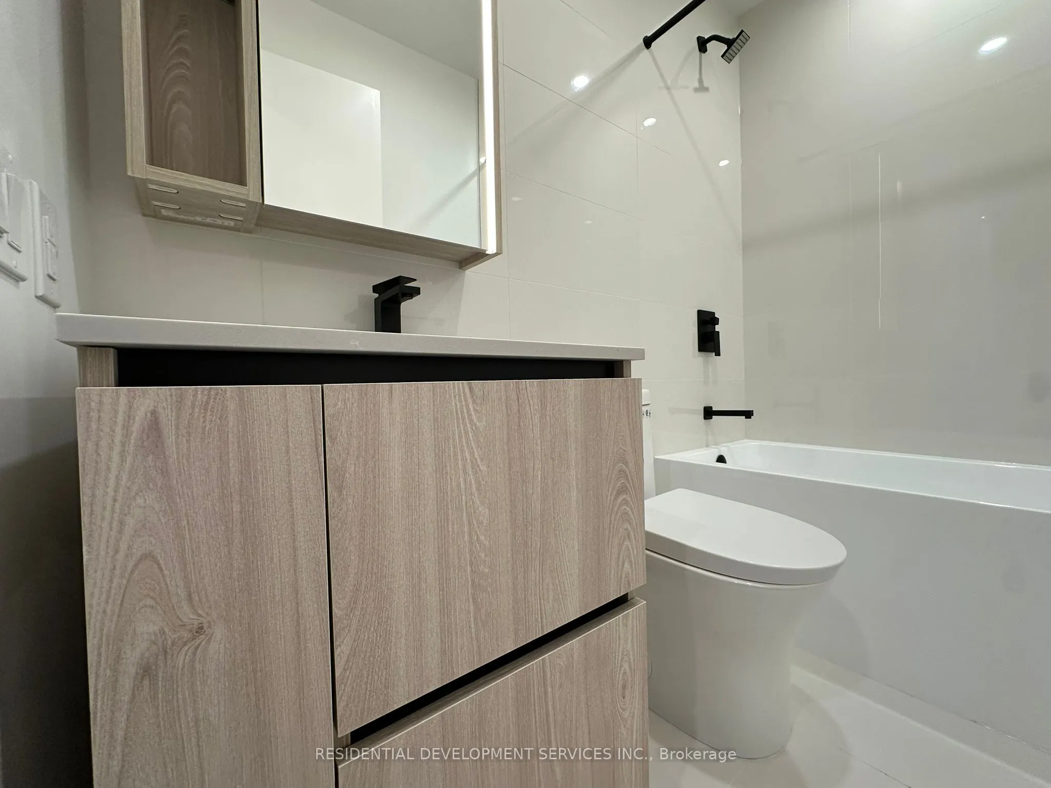 699 Sheppard Avenue E, #712
