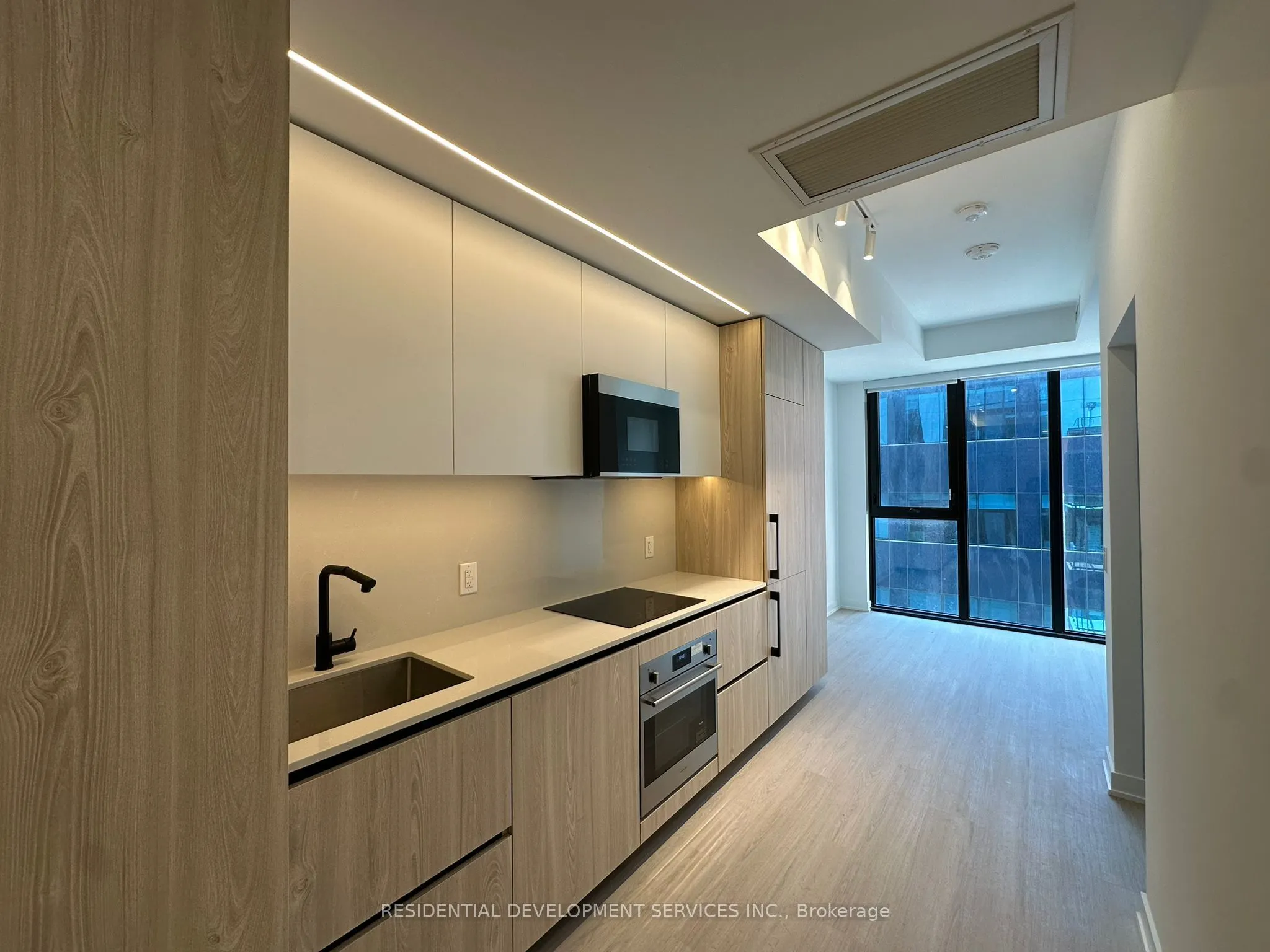 699 Sheppard Avenue E, #712