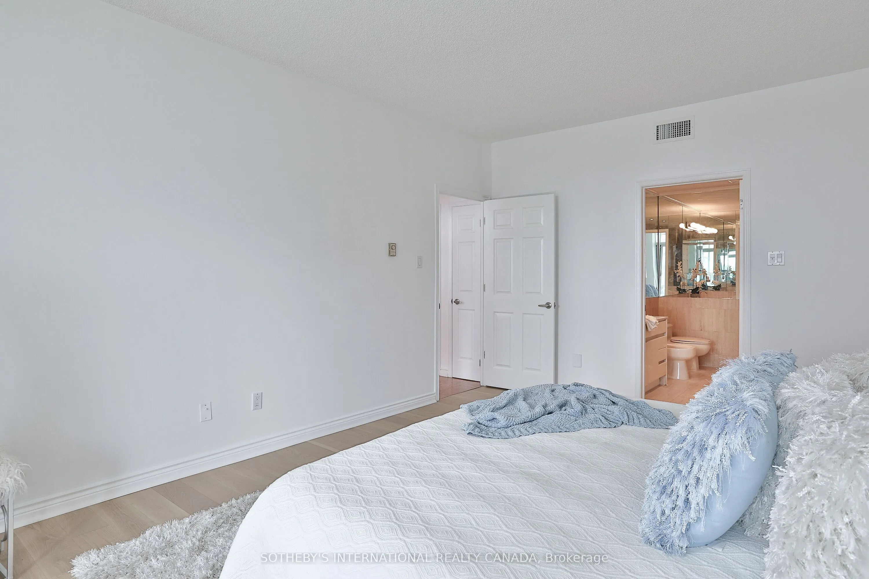 7 Broadway Avenue, #1003