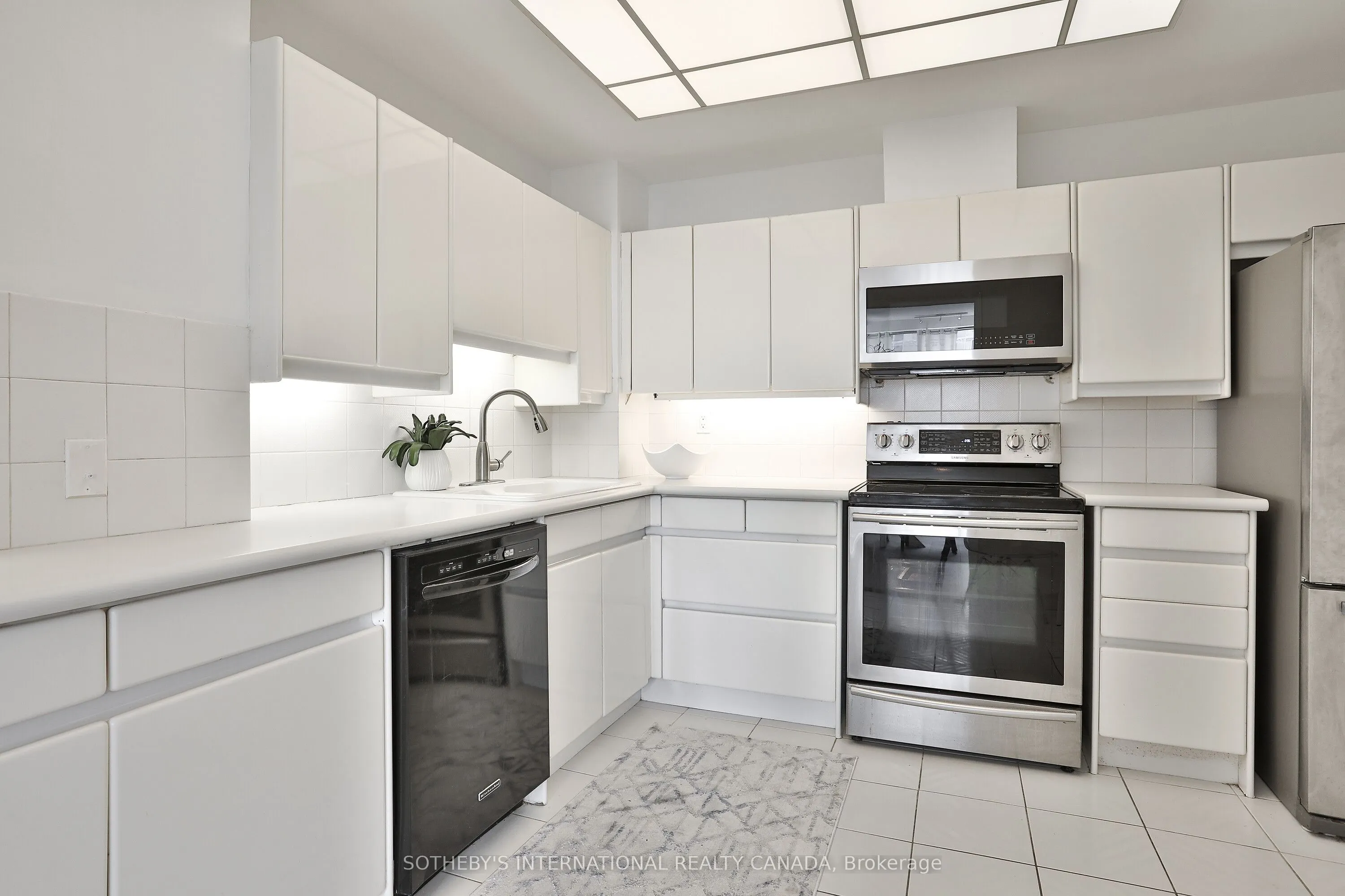 7 Broadway Avenue, #1003