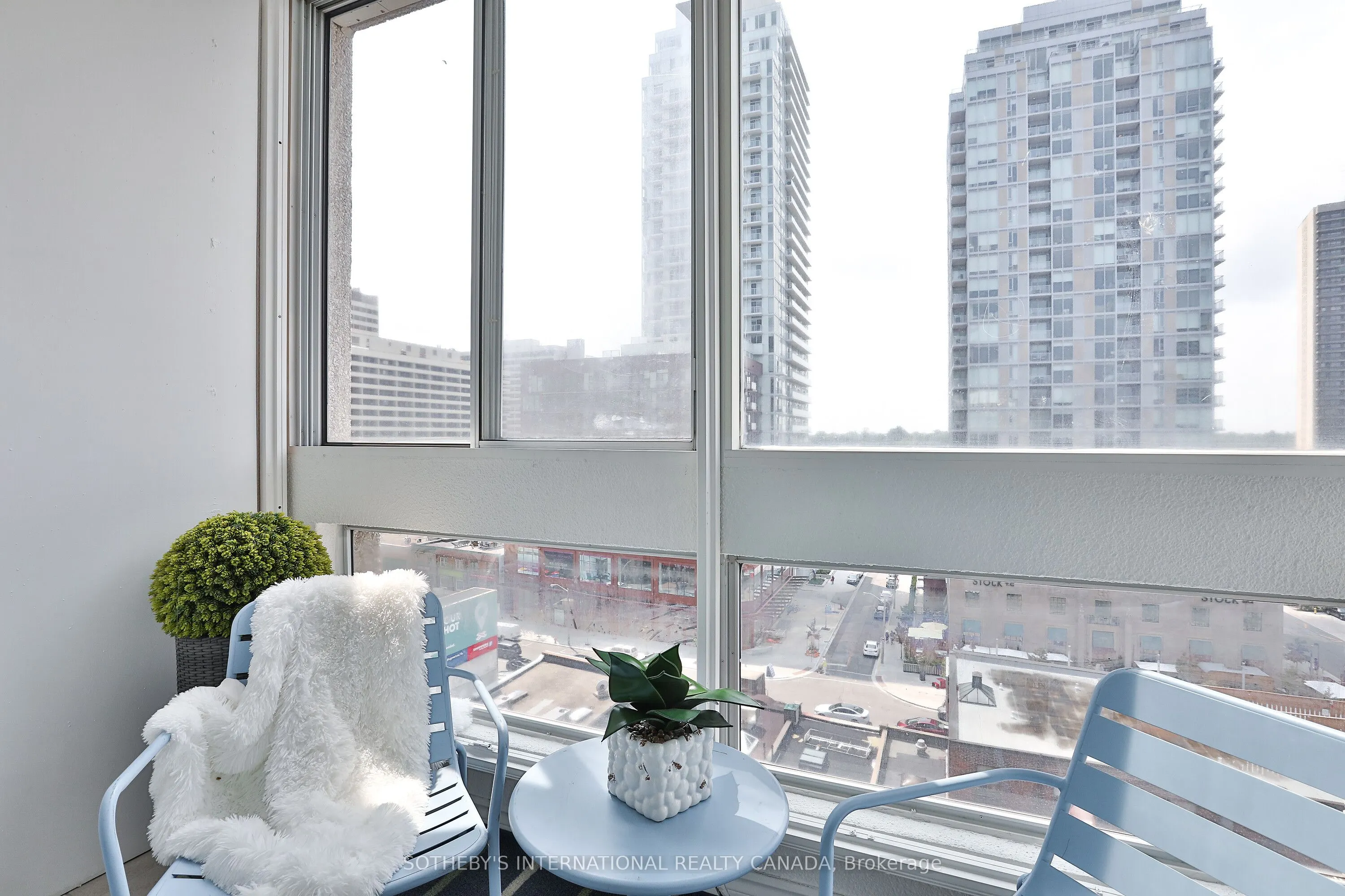 7 Broadway Avenue, #1003
