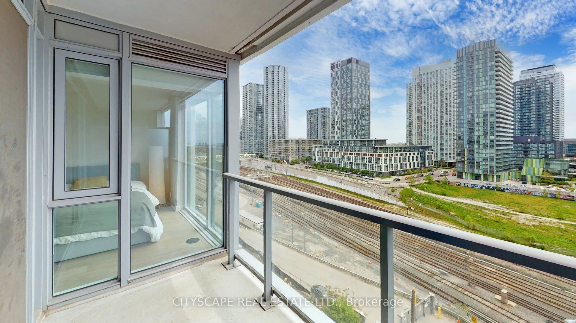 27 Bathurst Street, #703W