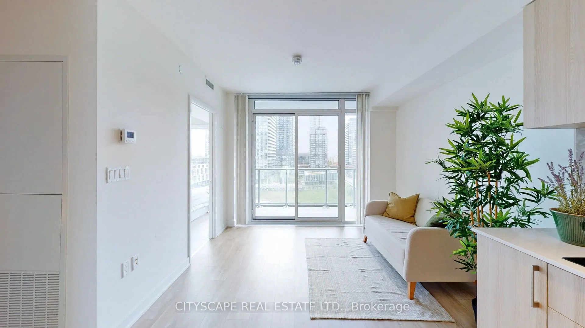 27 Bathurst Street, #703W