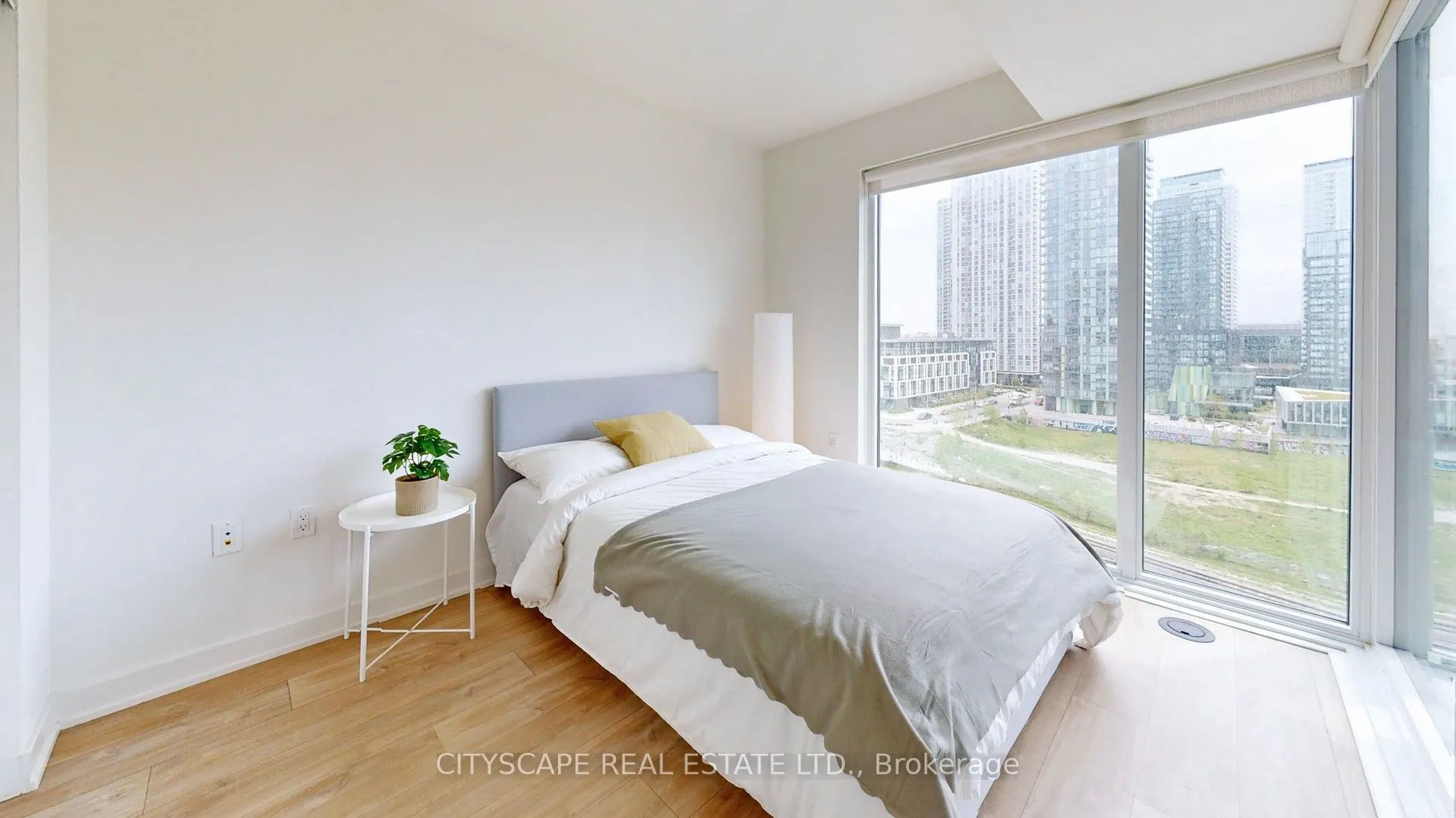 27 Bathurst Street, #703W