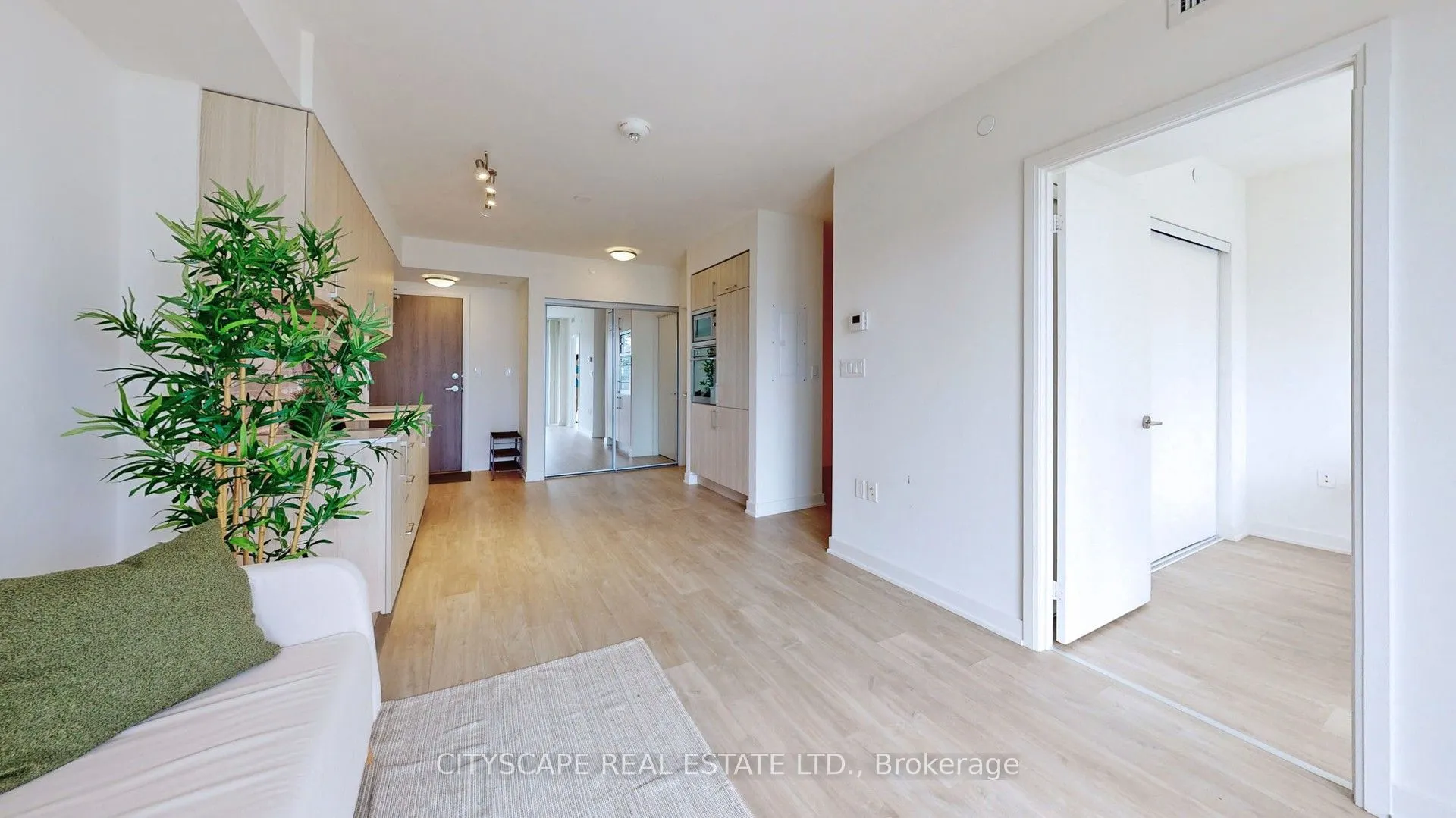 27 Bathurst Street, #703W