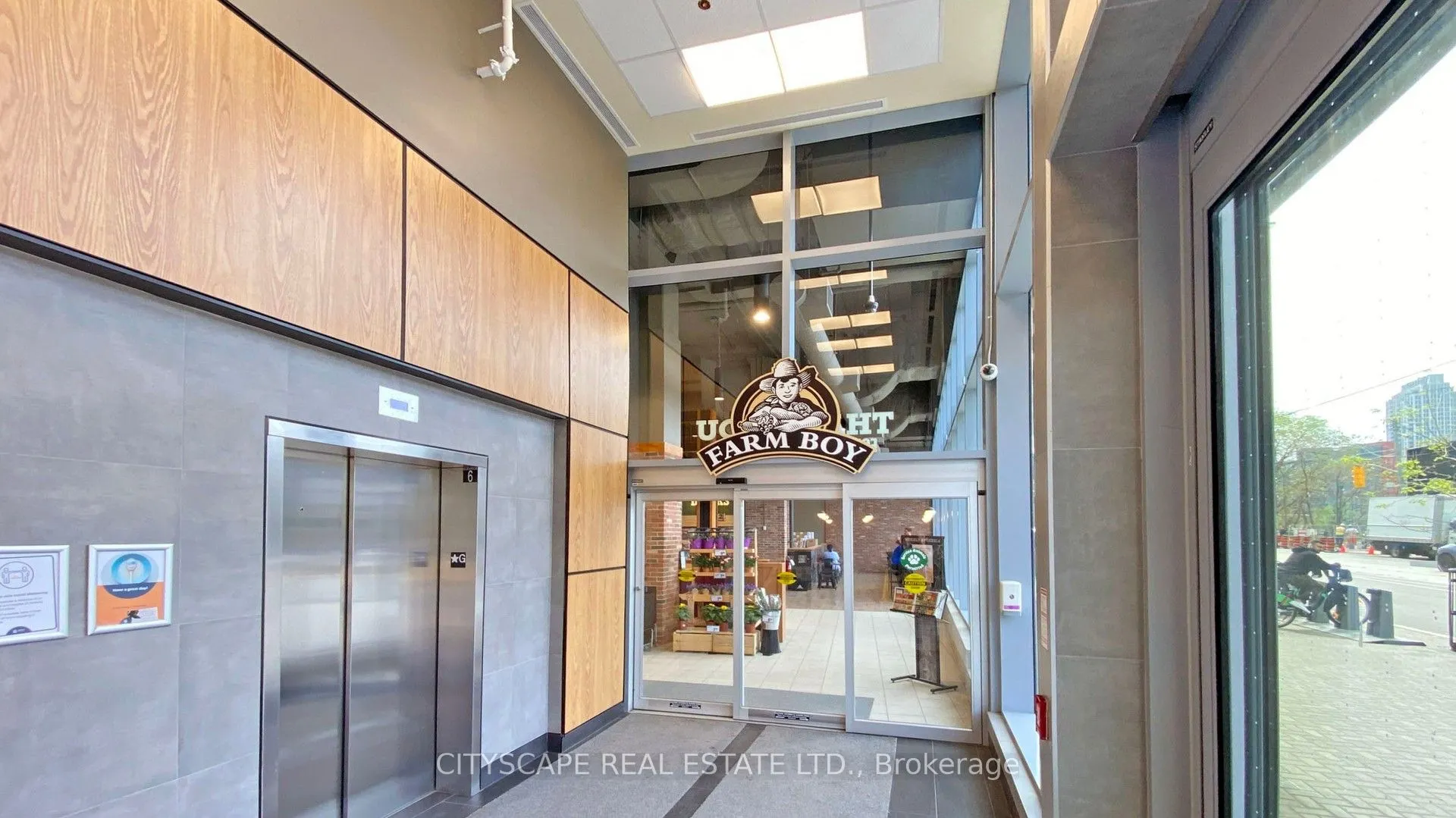 27 Bathurst Street, #703W