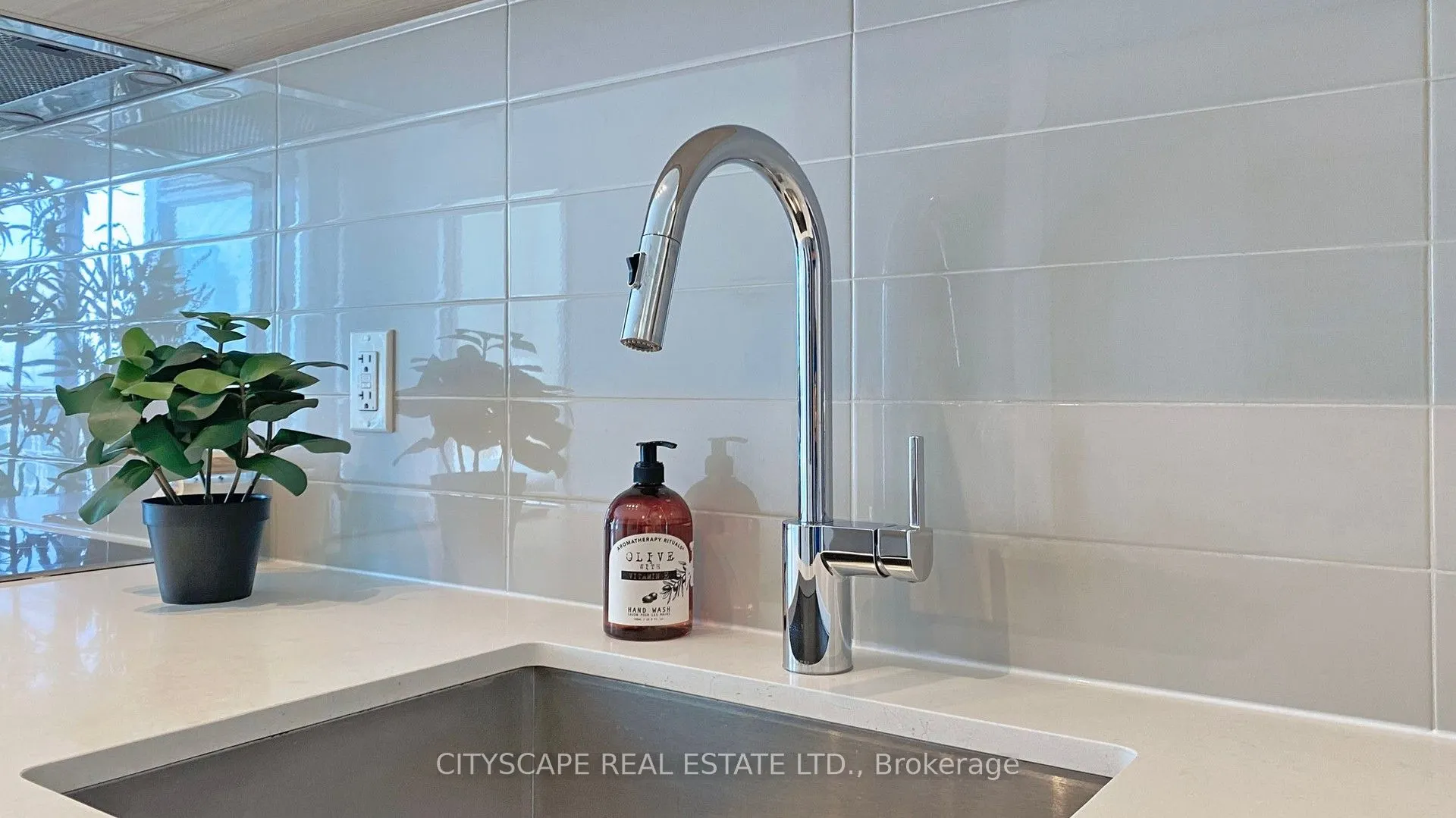 27 Bathurst Street, #703W