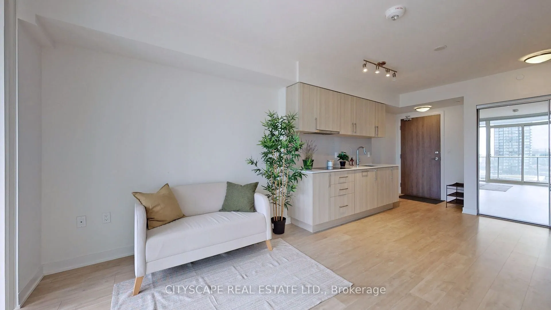 27 Bathurst Street, #703W