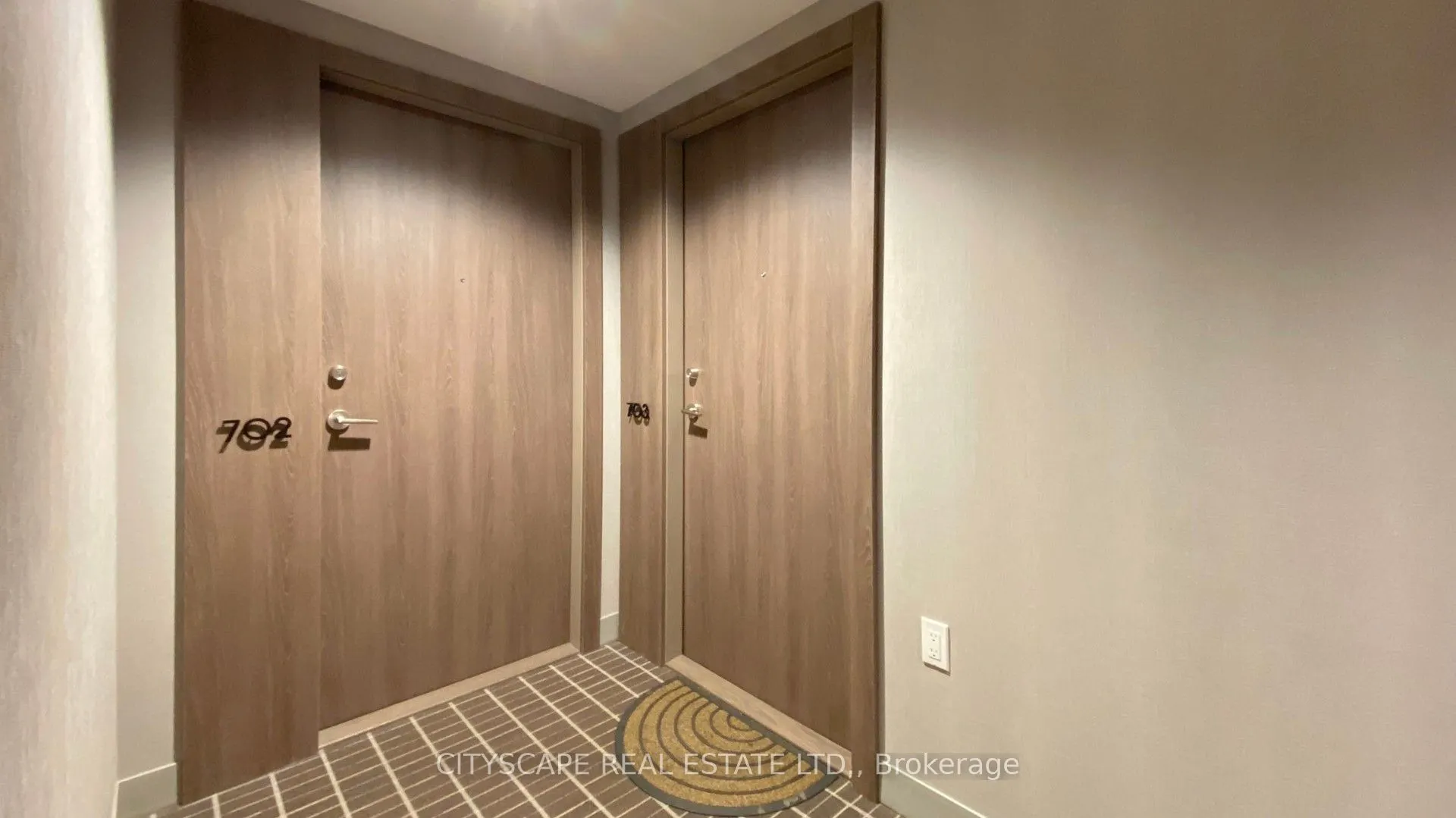 27 Bathurst Street, #703W