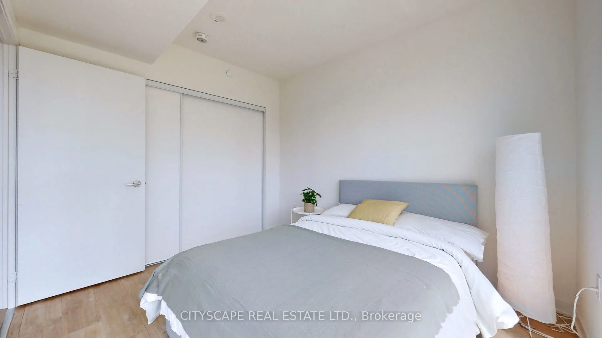 27 Bathurst Street, #703W