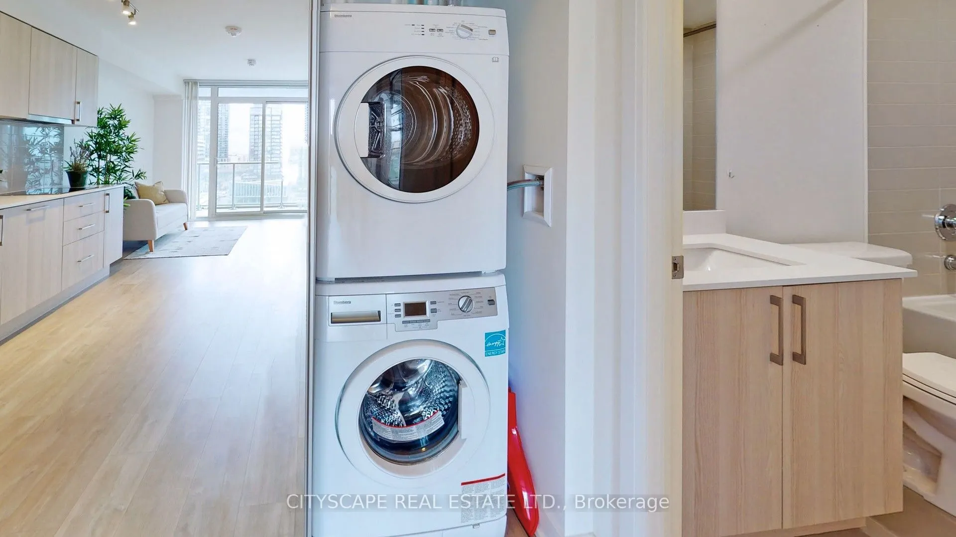 27 Bathurst Street, #703W