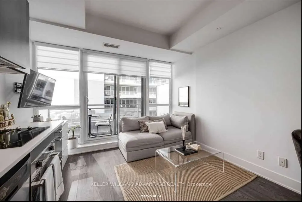 508 Wellington Street W, #505