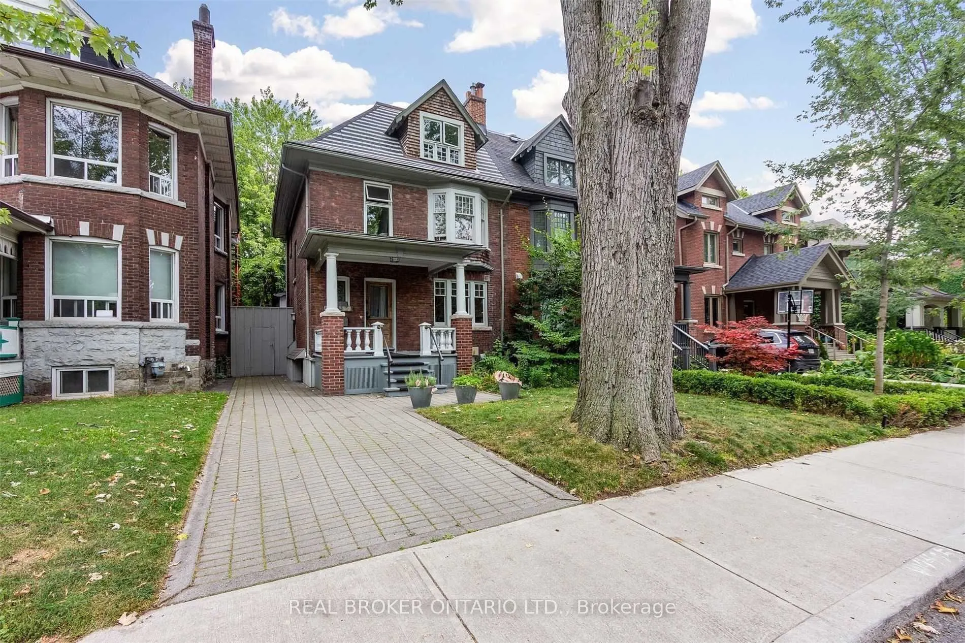 499 Palmerston Boulevard