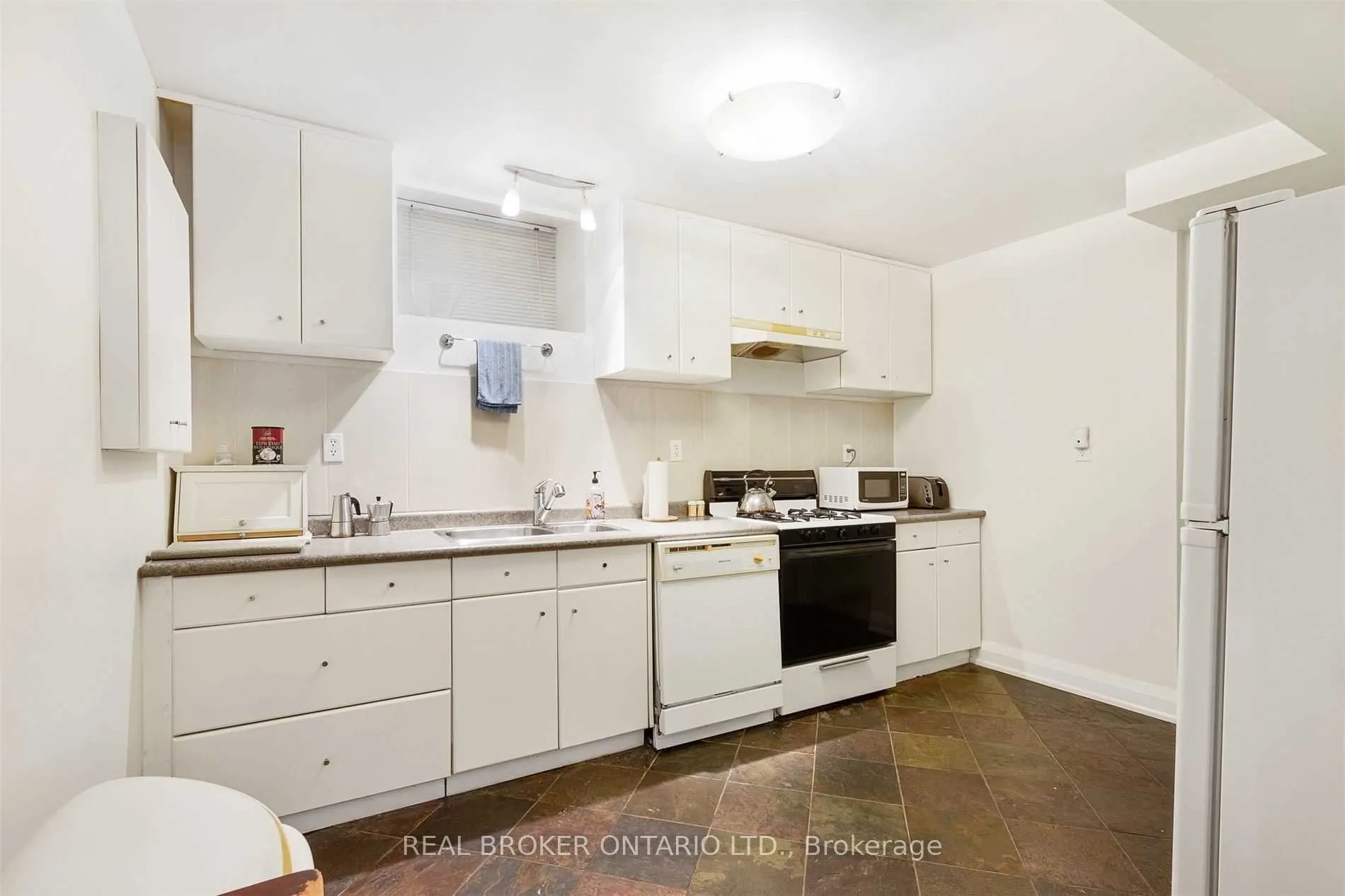 499 Palmerston Boulevard