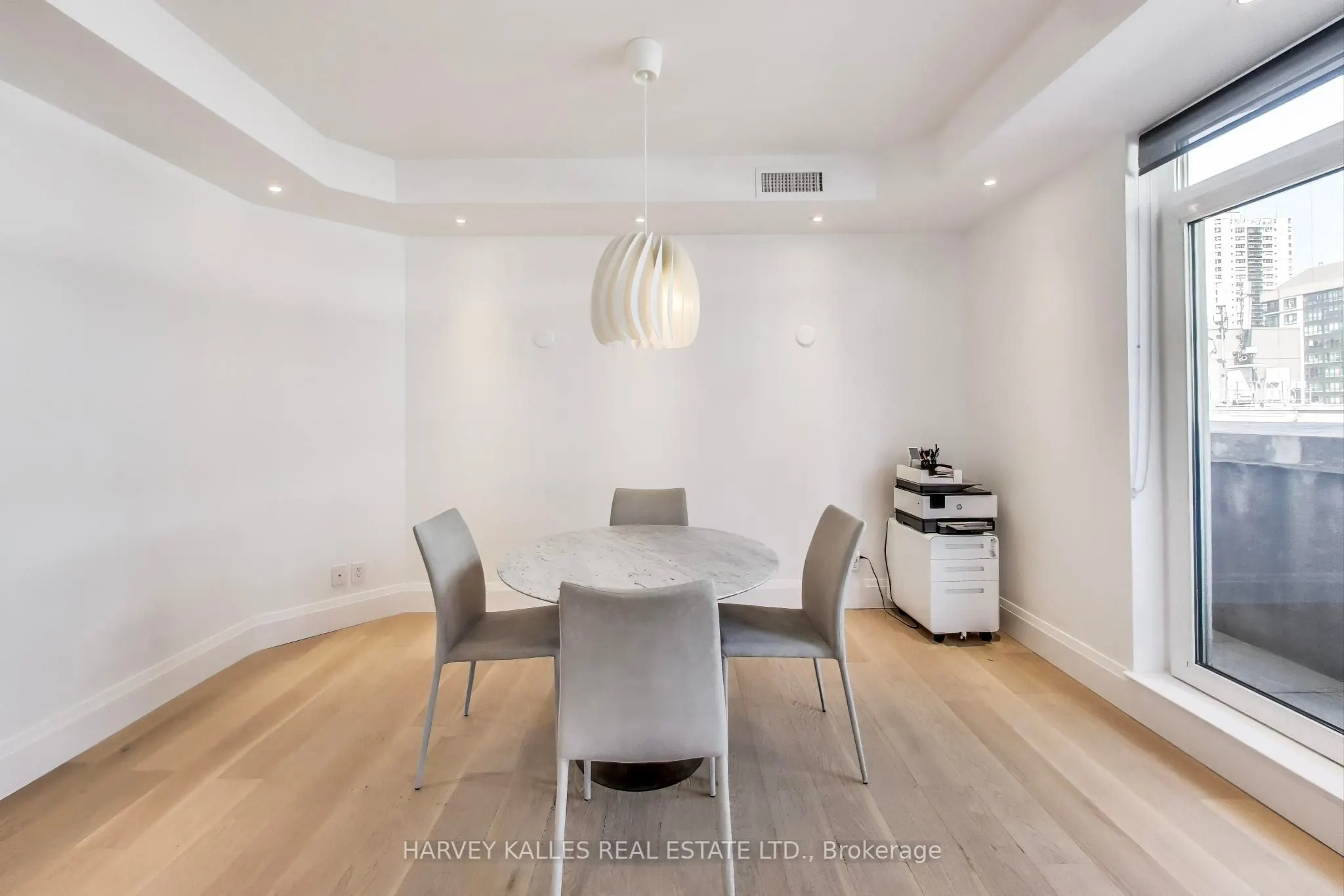 1 Balmoral Avenue, #804