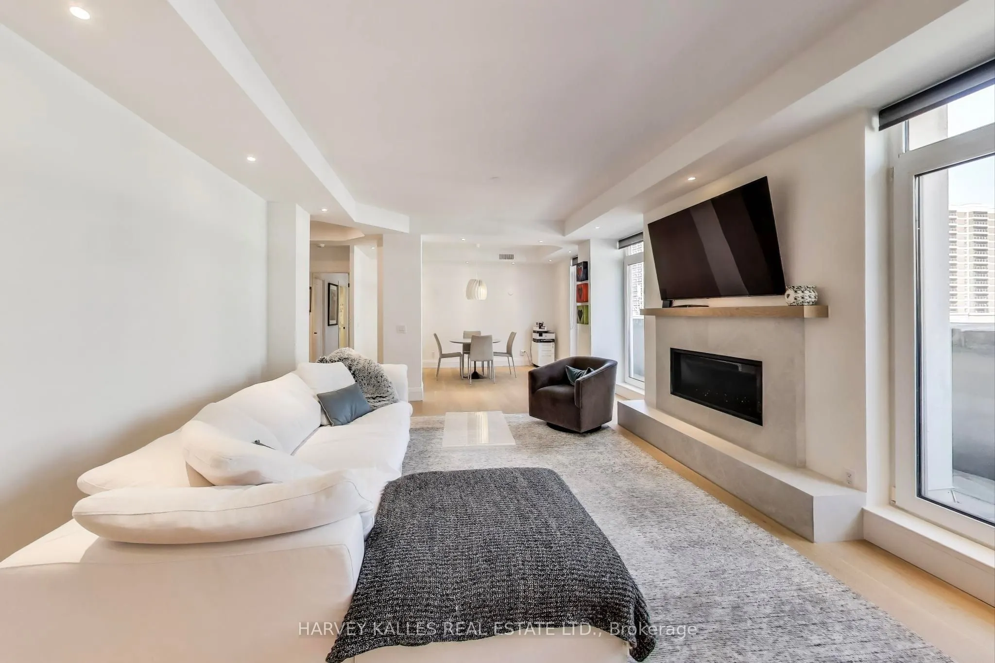 1 Balmoral Avenue, #804