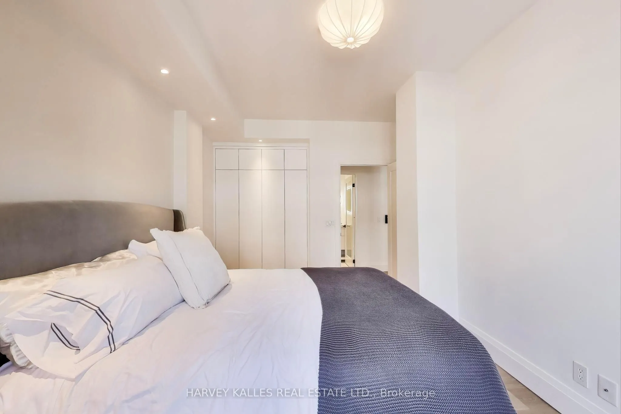 1 Balmoral Avenue, #804