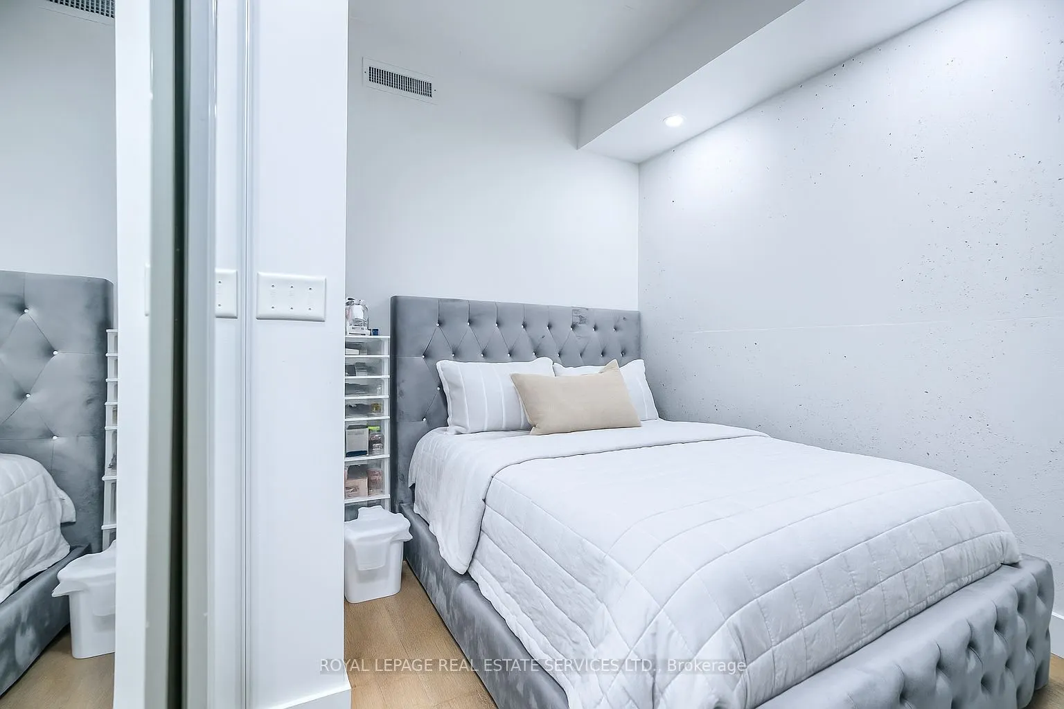 111 Bathurst Street, #1301