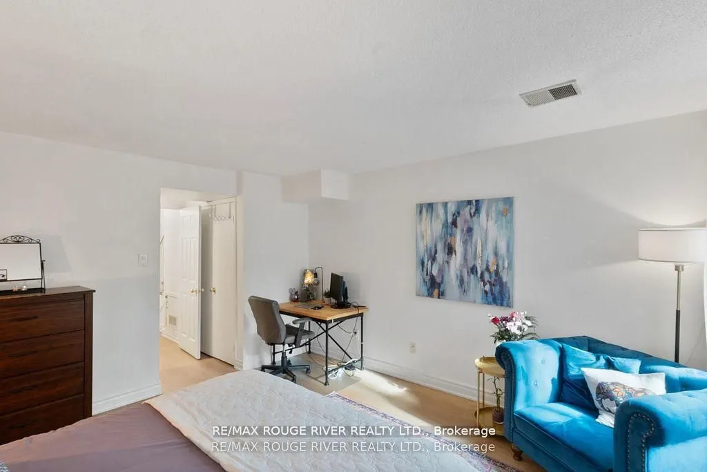 32 Massey Street W, #D