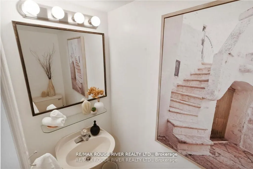 32 Massey Street W, #D