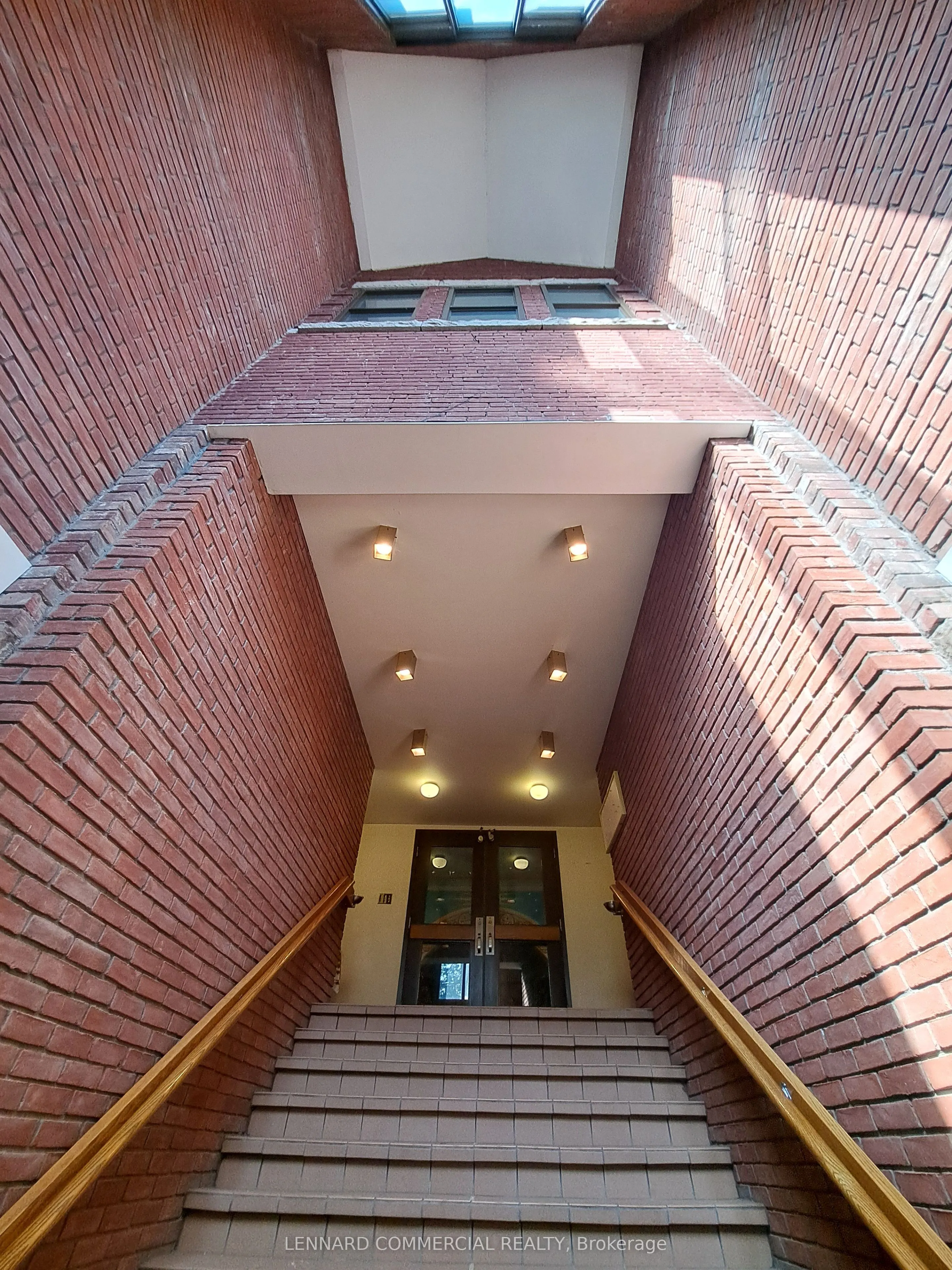 276 Bathurst Street