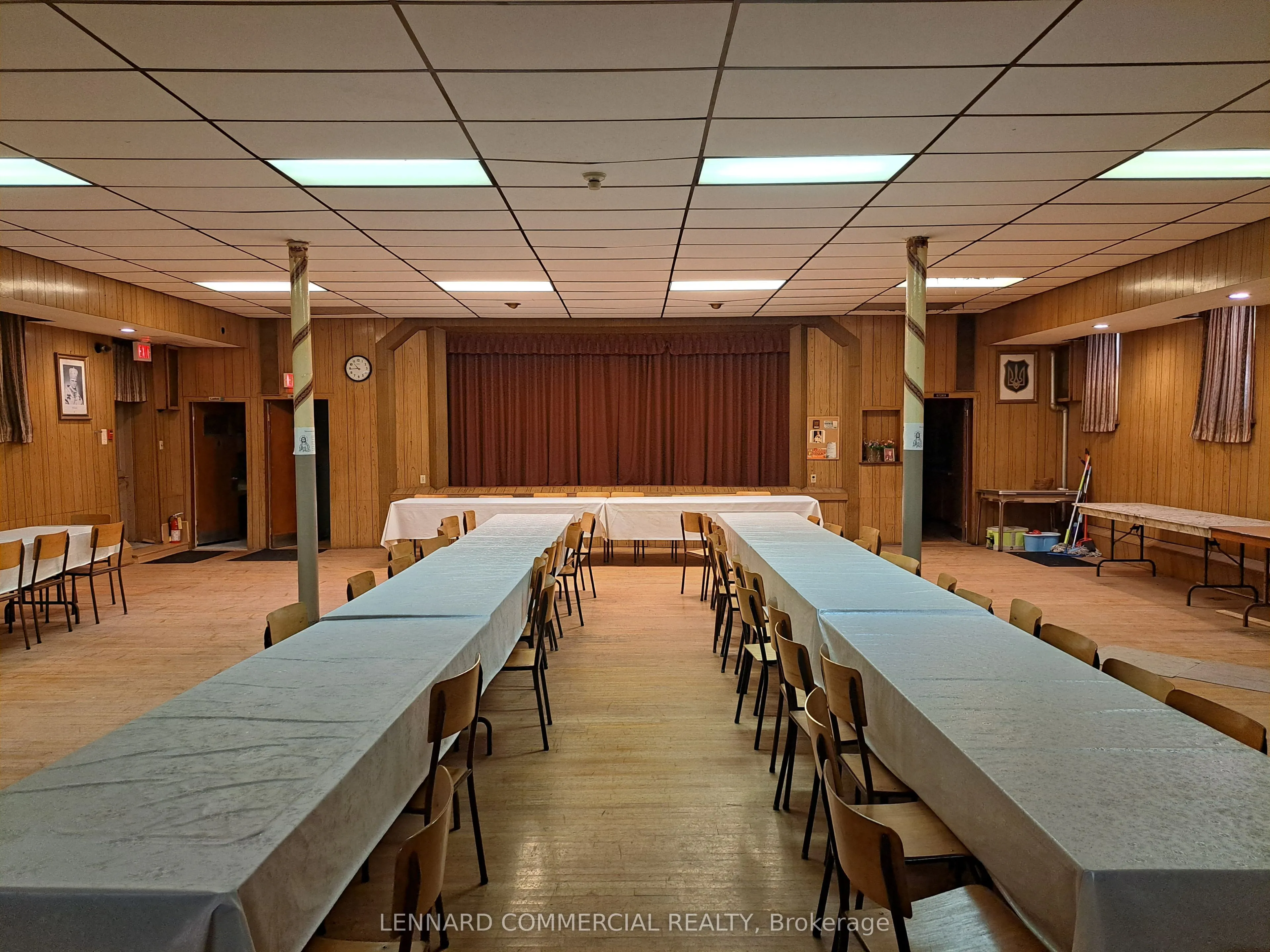276 Bathurst Street