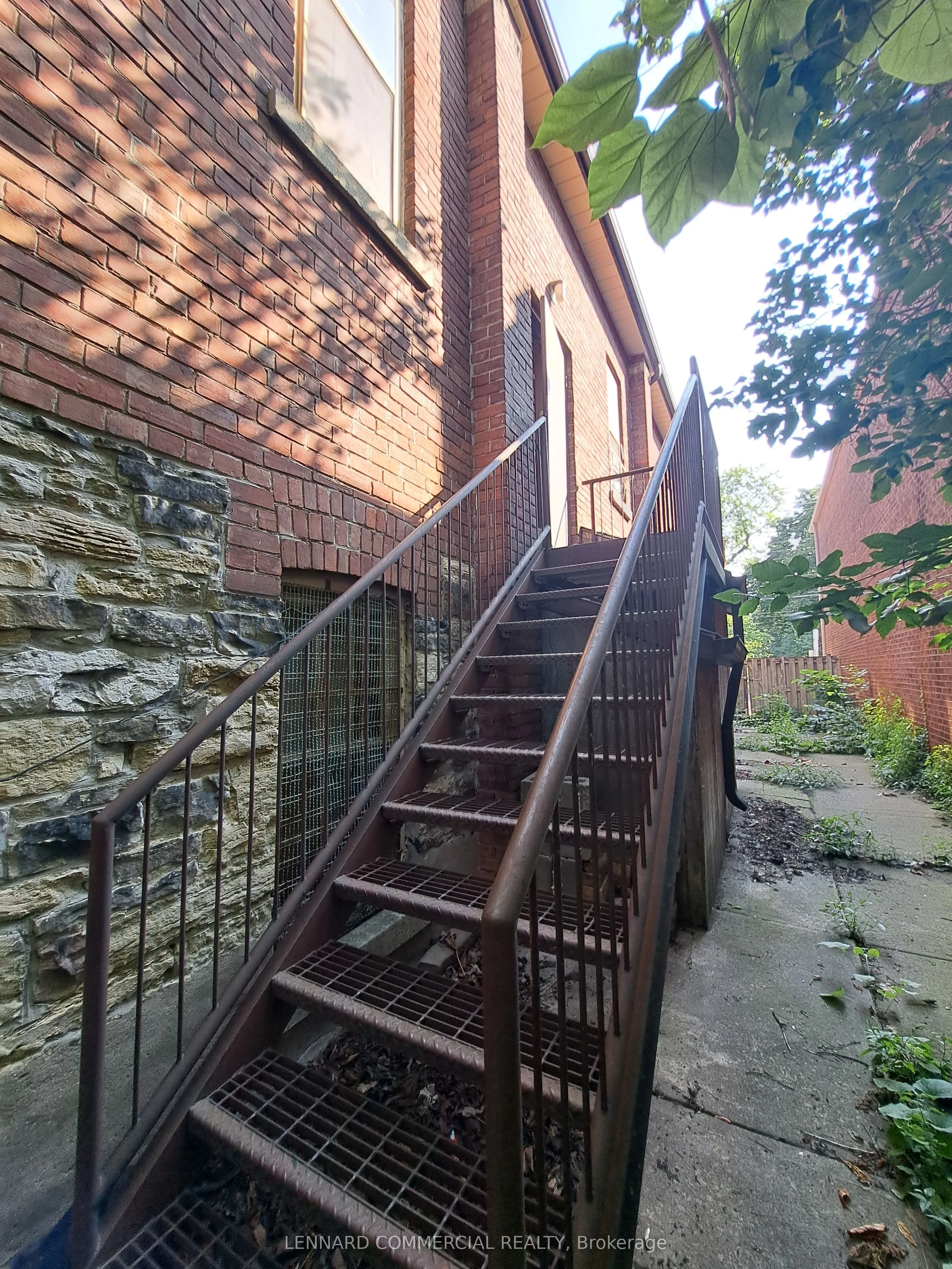 276 Bathurst Street