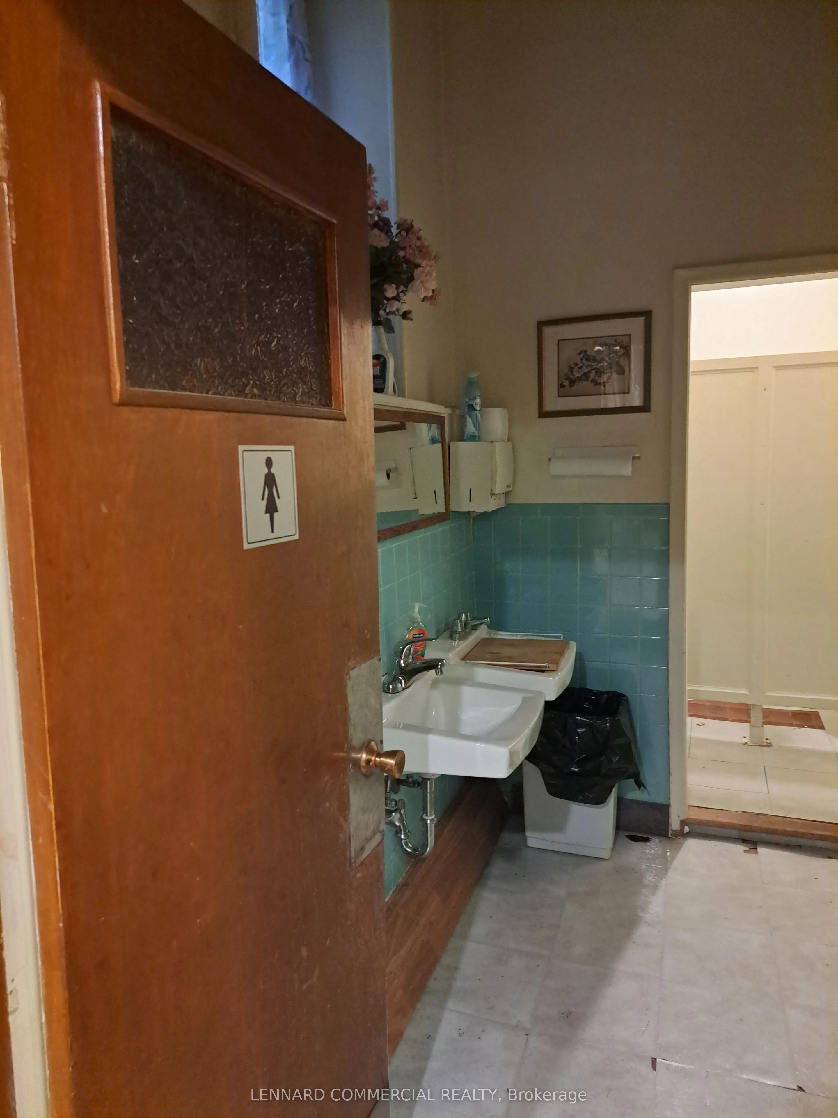 276 Bathurst Street