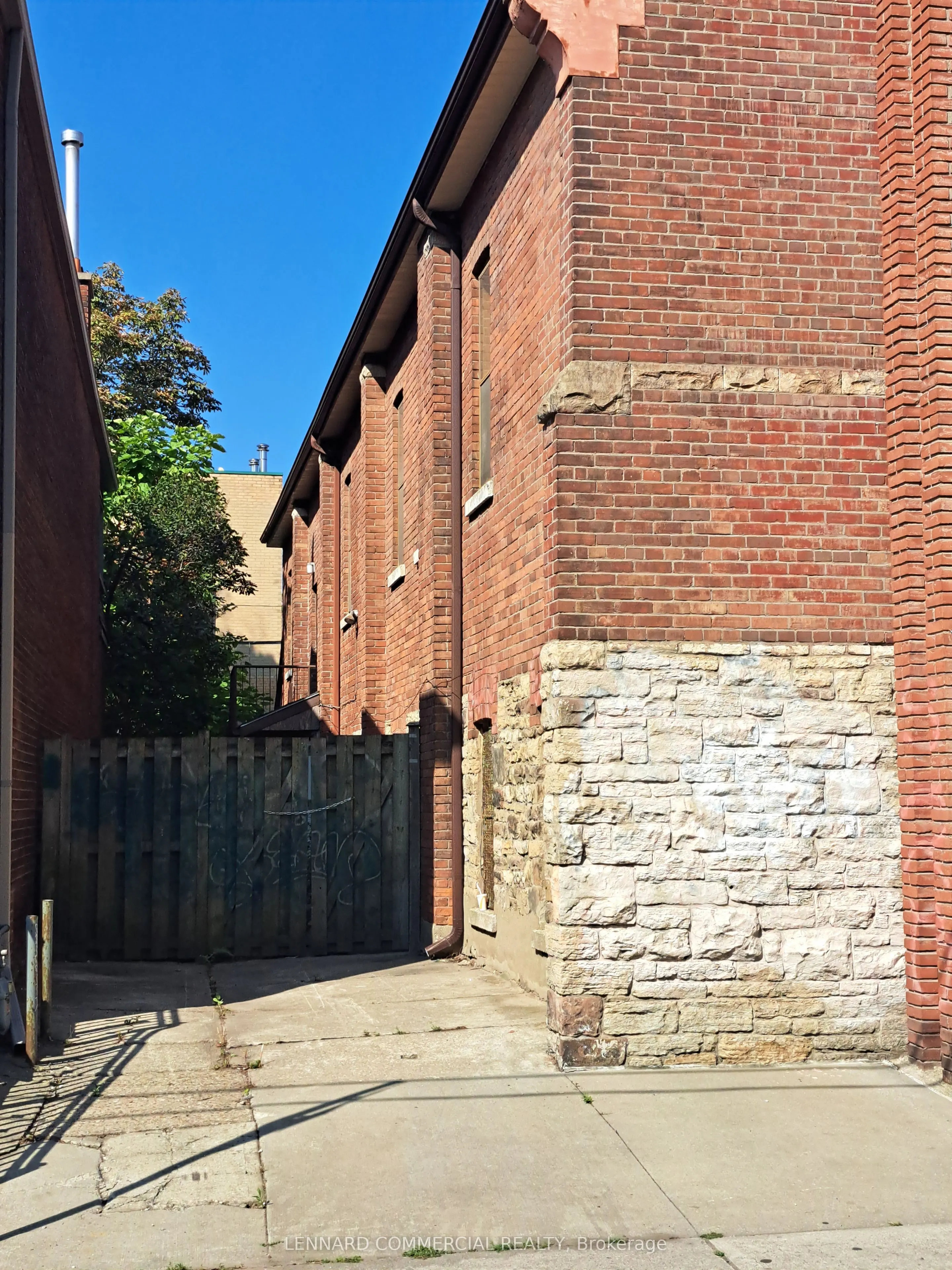 276 Bathurst Street