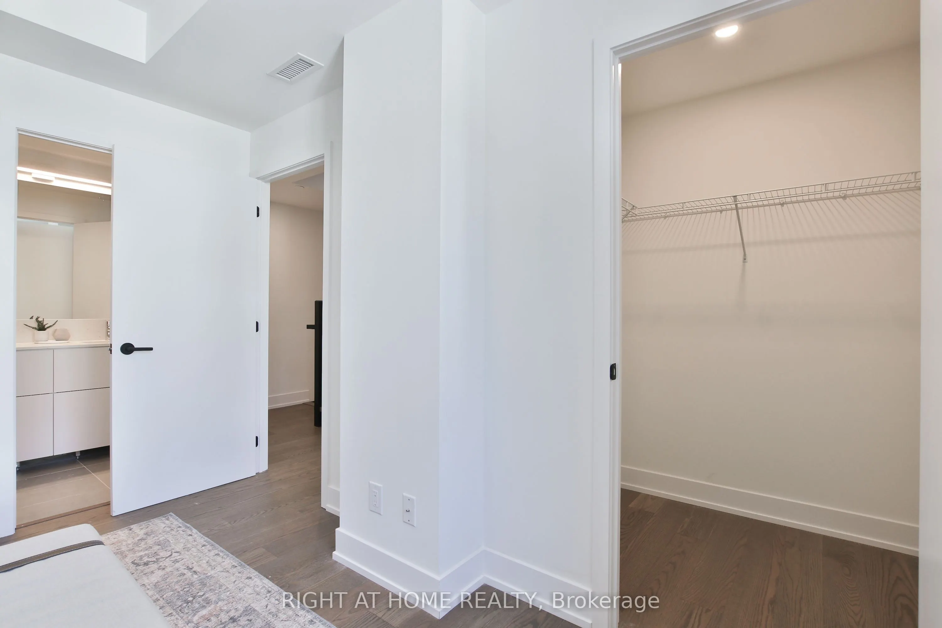 55 Nicholas Avenue, #09