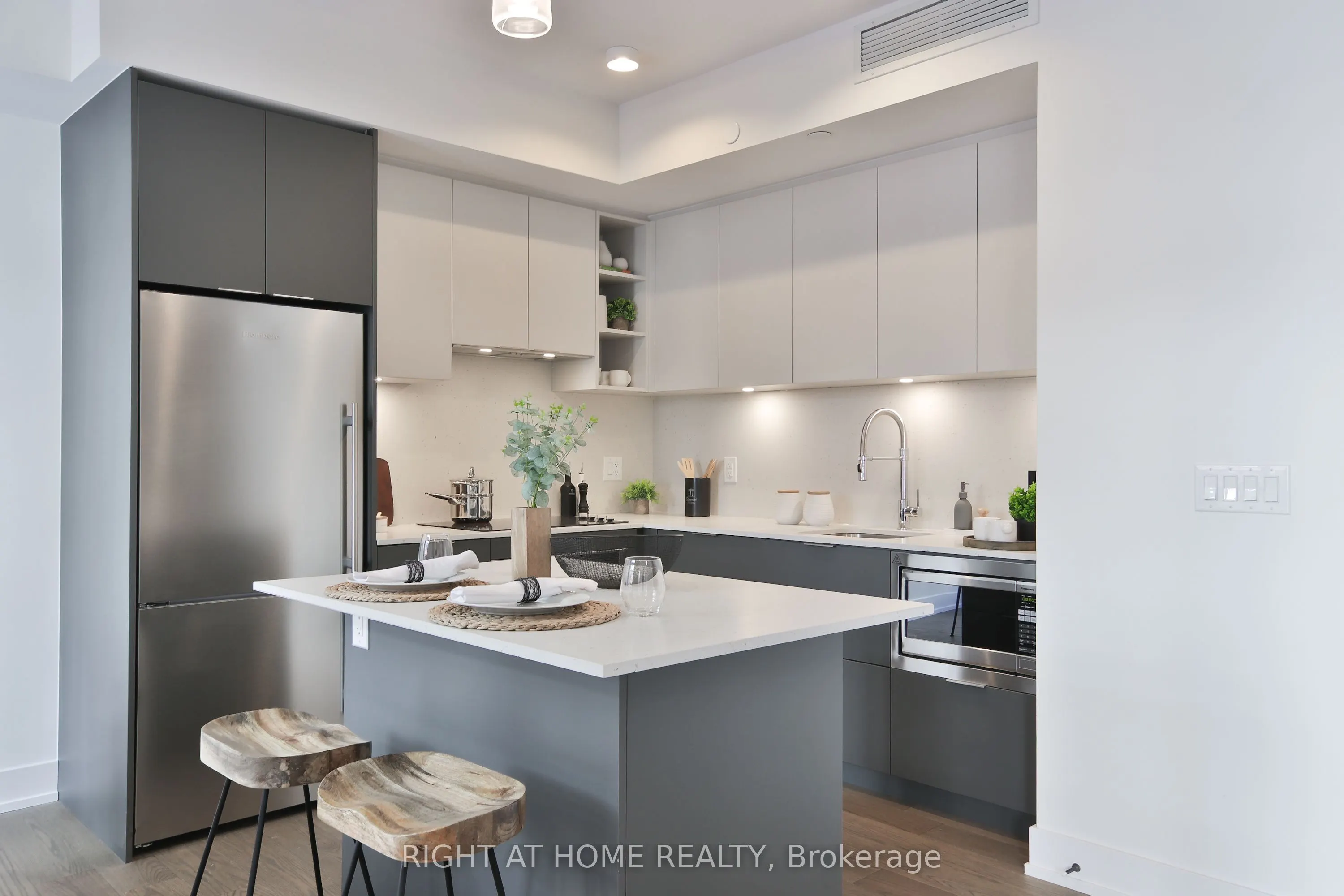 55 Nicholas Avenue, #09