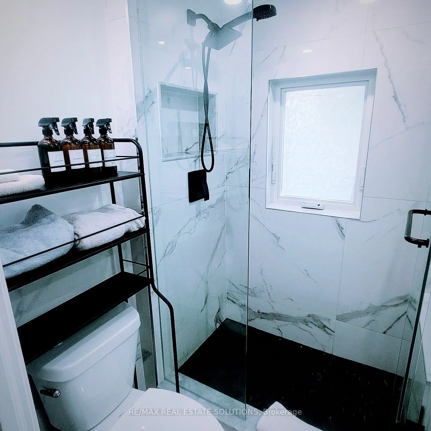 206 Bathurst Street, #Upper