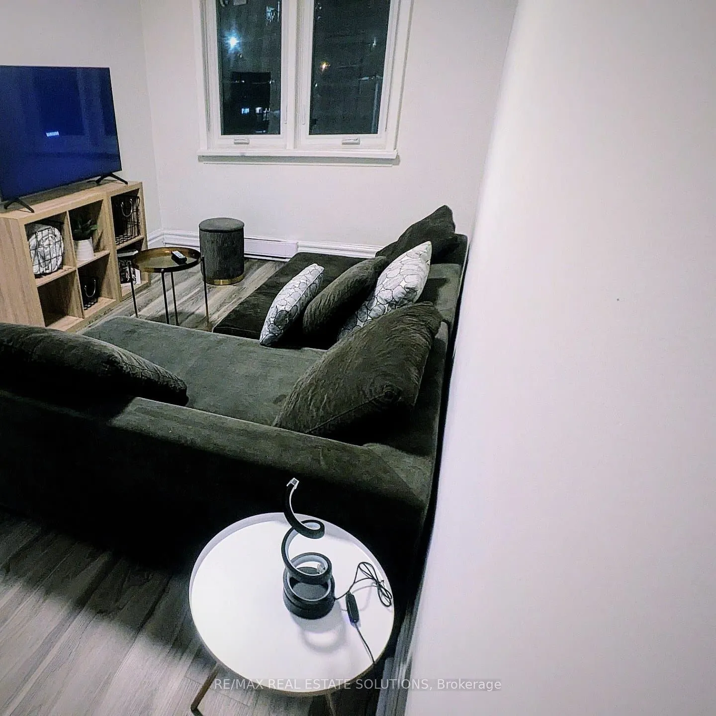 206 Bathurst Street, #Upper