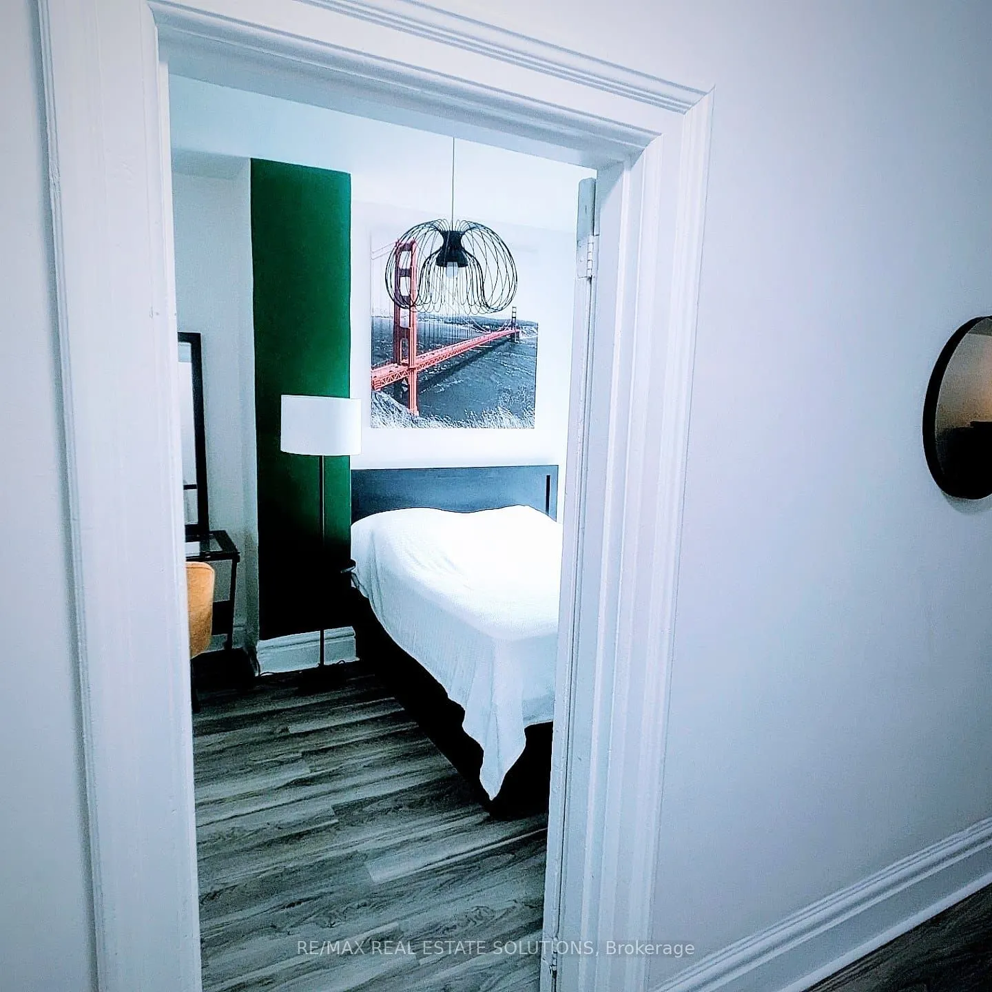 206 Bathurst Street, #Upper