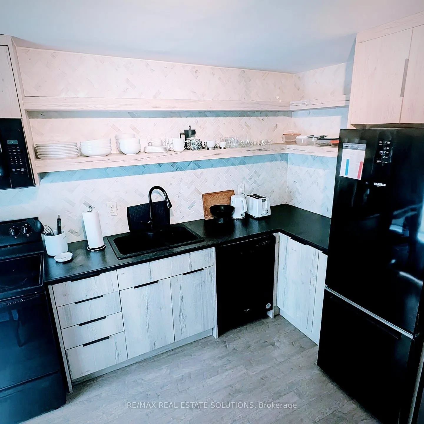 206 Bathurst Street, #Upper