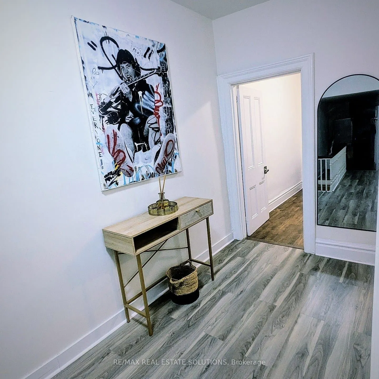 206 Bathurst Street, #Upper