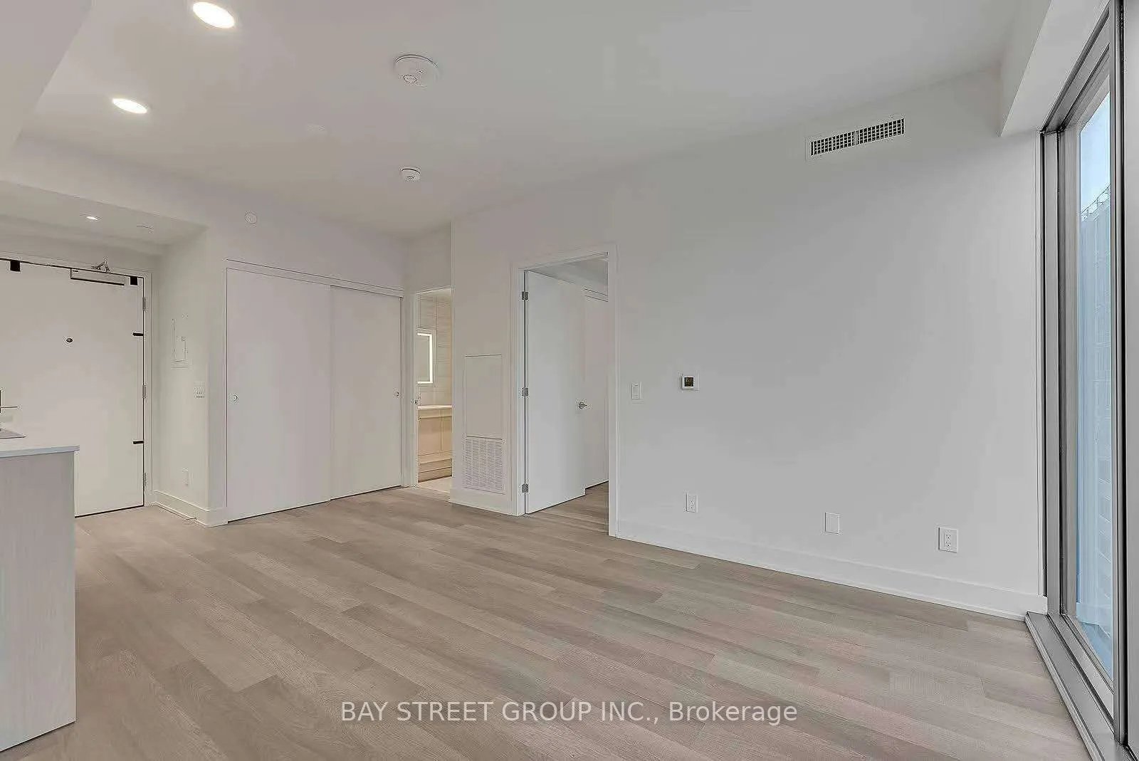 8 Cumberland Street, #2401
