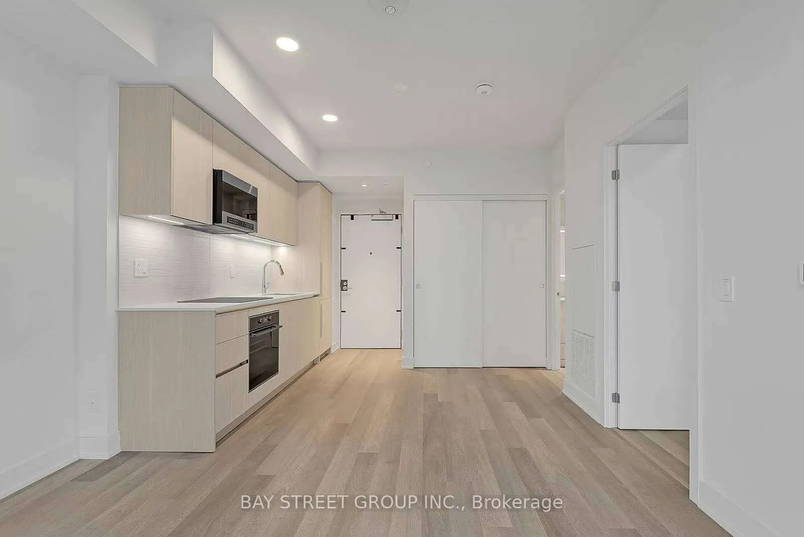 8 Cumberland Street, #2401