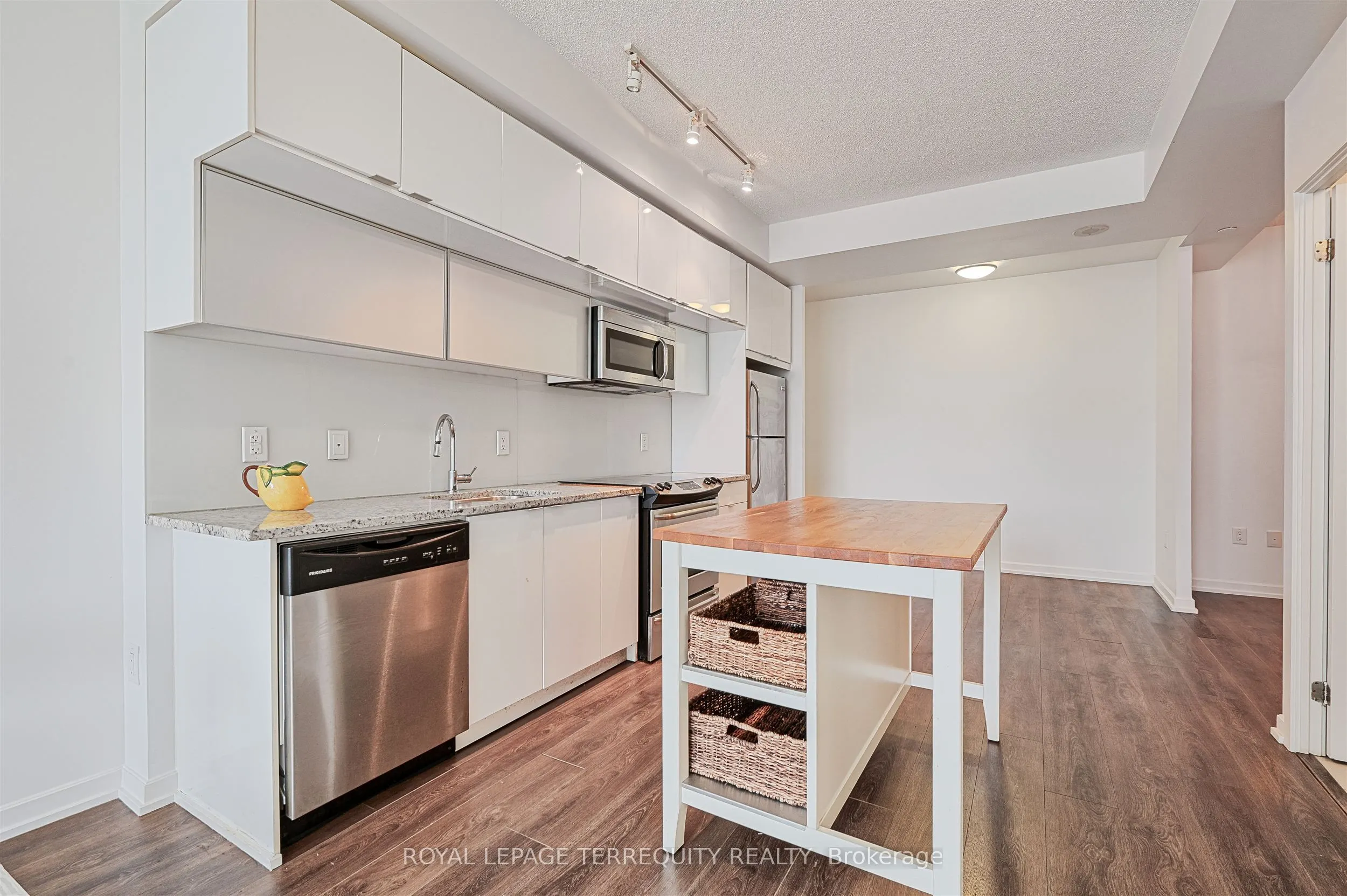 62 Forest Manor Road, #201