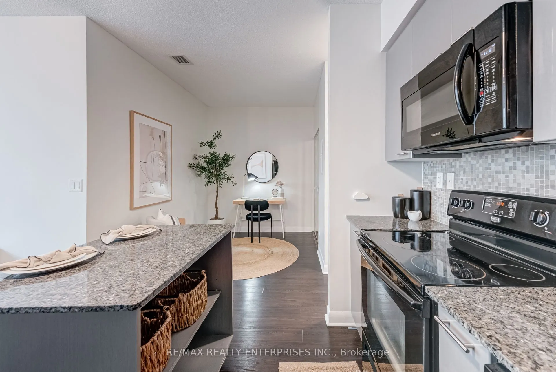 15 Bruyeres Mews, #601